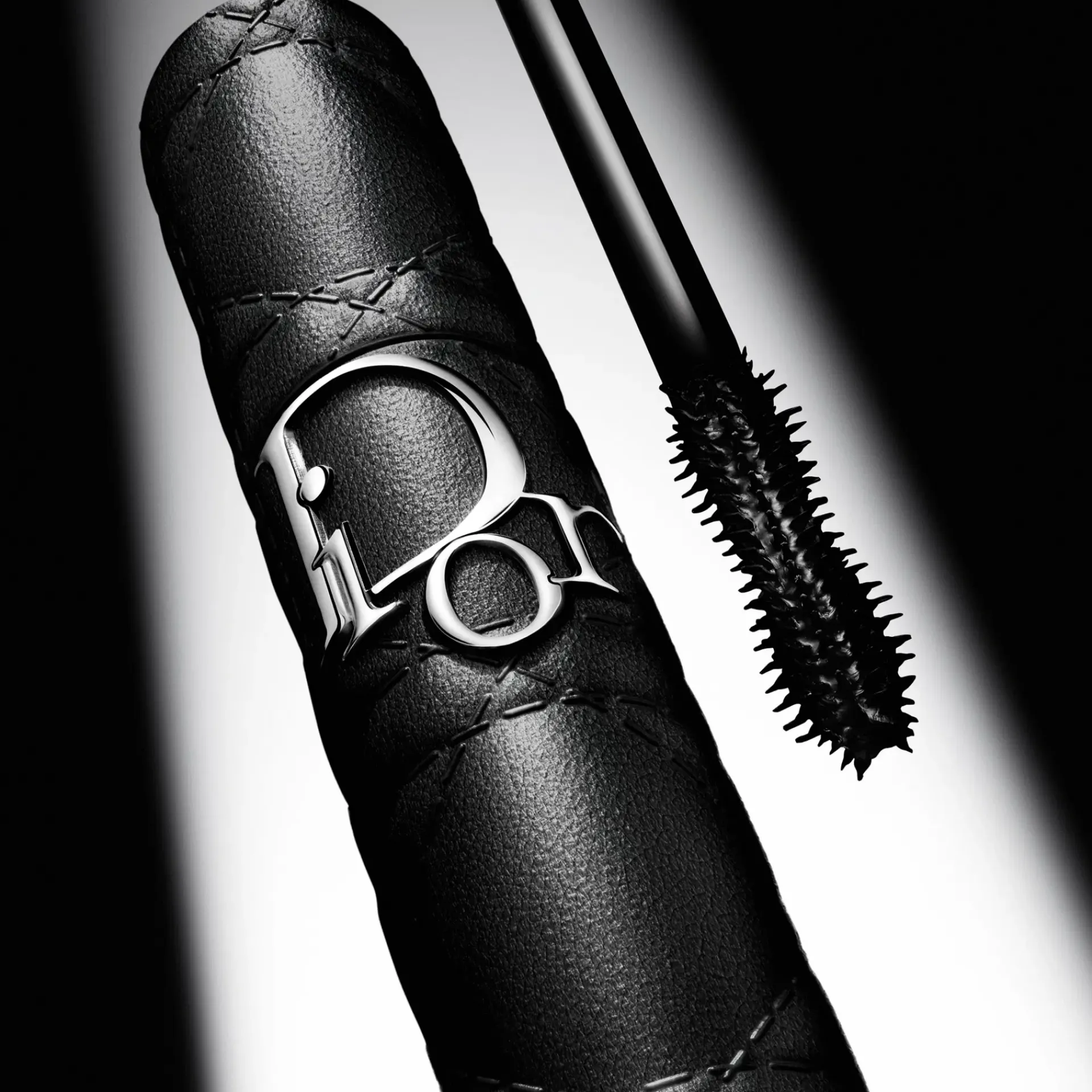 DIOR Silmämeikit<show Overvolume Extreme Volume Mascara – 24-Hour Wear – Lash-by-Lash Definition ripsiväri 8.5 g 090 BLACK
