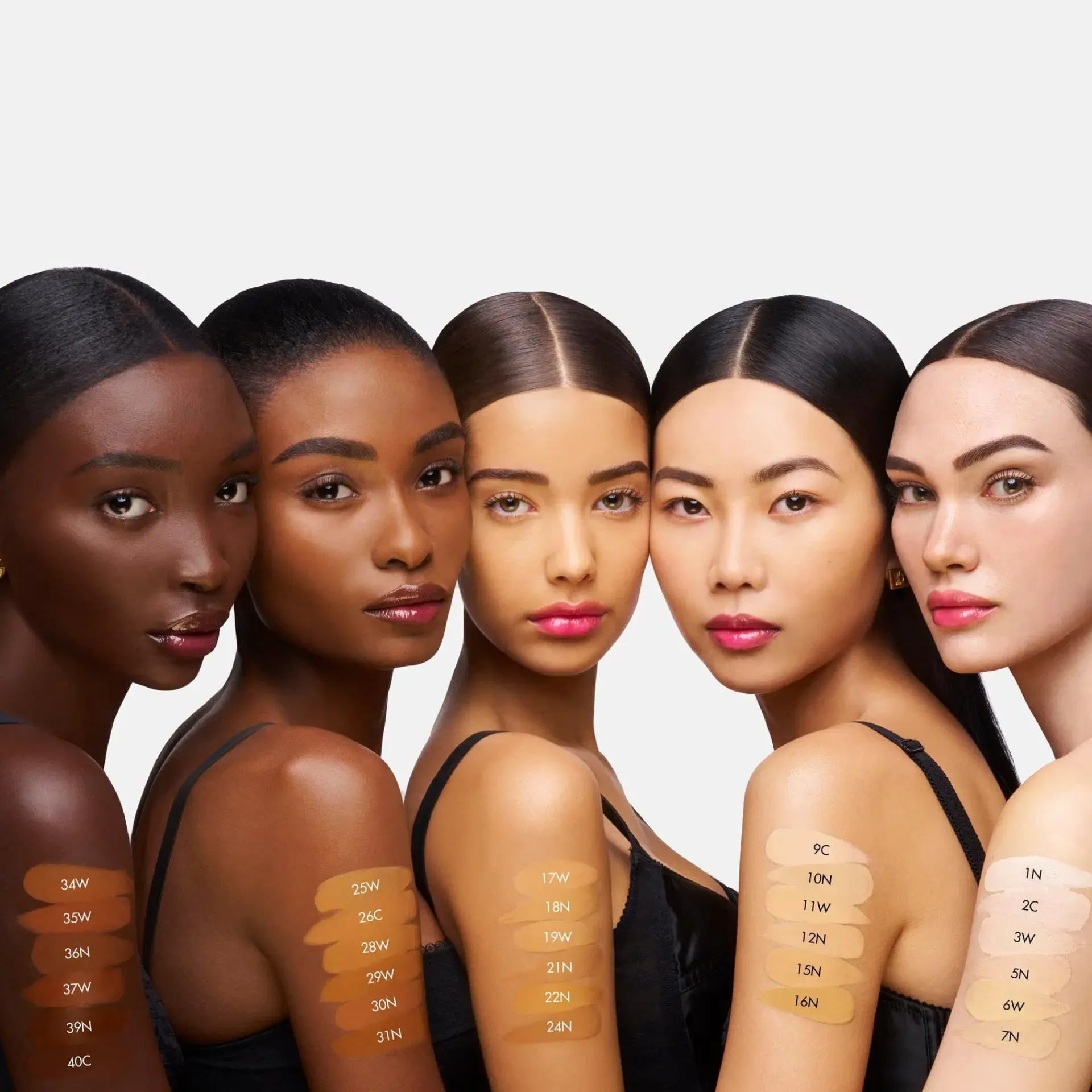 Dolce u0026 Gabbana Kasvomeikit<Dolce & Gabbana Blueberry Nutri-Tint meikkivoide 30 ml