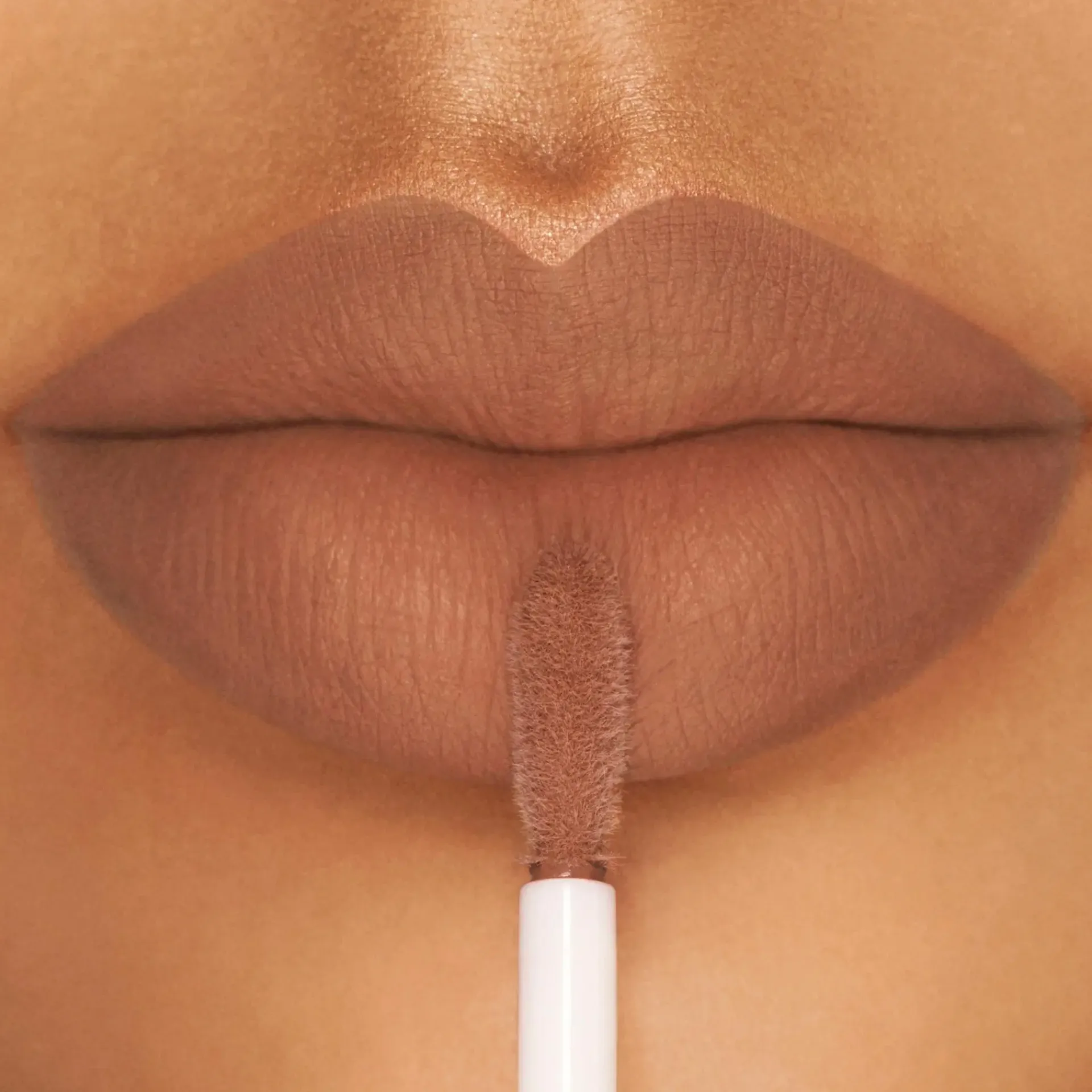 Dolce u0026 Gabbana Huulimeikit<Dolce & Gabbana Everkiss Soft Matte Liquid Lipstick huulipuna 5 ml
