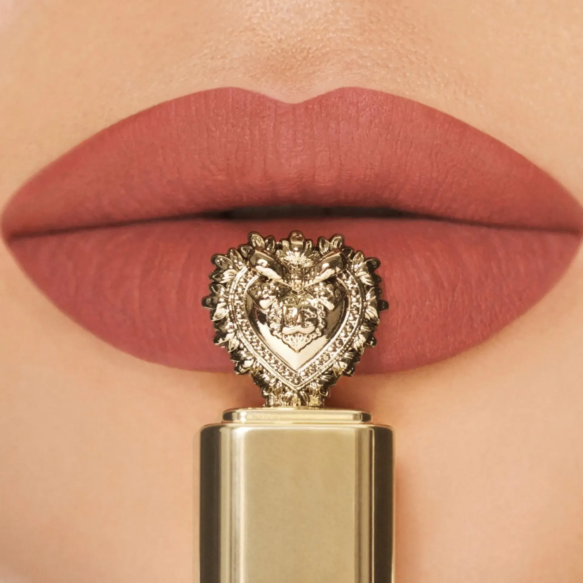 Dolce u0026 Gabbana Huulimeikit<Dolce & Gabbana Everkiss Soft Matte Liquid Lipstick huulipuna 5 ml