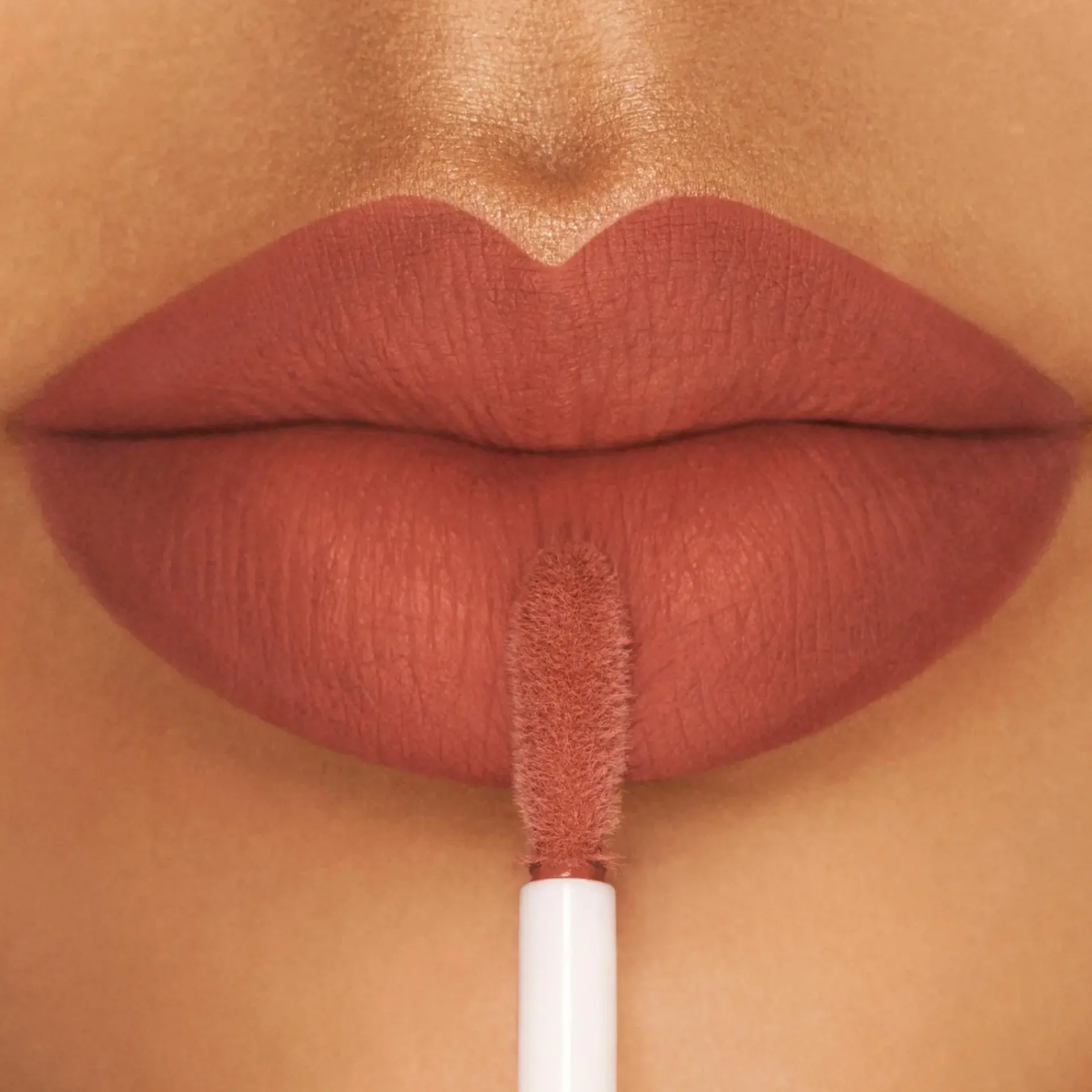 Dolce u0026 Gabbana Huulimeikit<Dolce & Gabbana Everkiss Soft Matte Liquid Lipstick huulipuna 5 ml