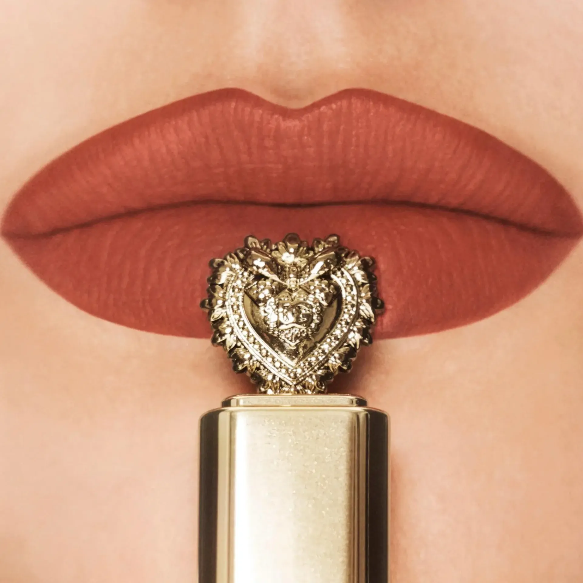 Dolce u0026 Gabbana Huulimeikit<Dolce & Gabbana Everkiss Soft Matte Liquid Lipstick huulipuna 5 ml