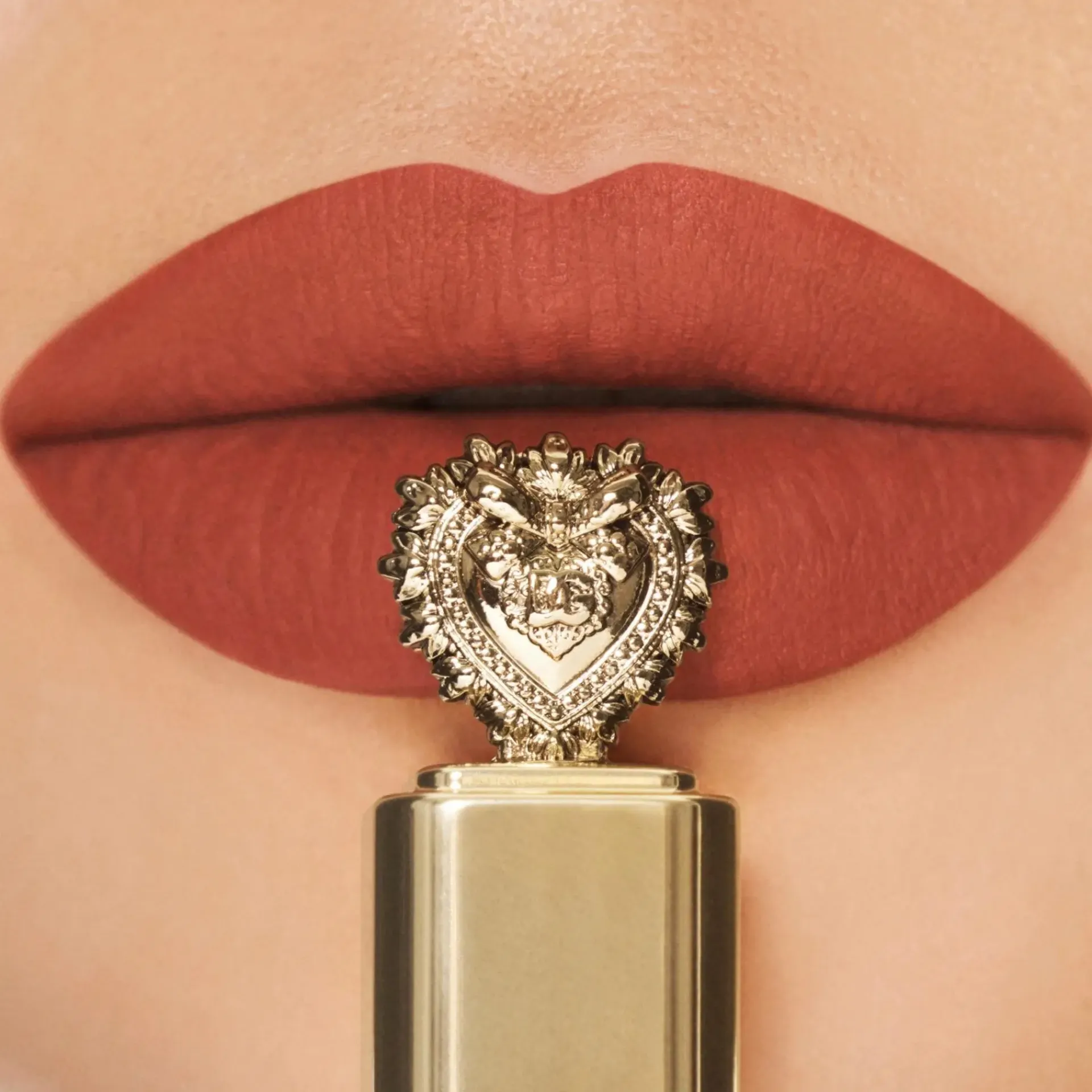 Dolce u0026 Gabbana Huulimeikit<Dolce & Gabbana Everkiss Soft Matte Liquid Lipstick huulipuna 5 ml