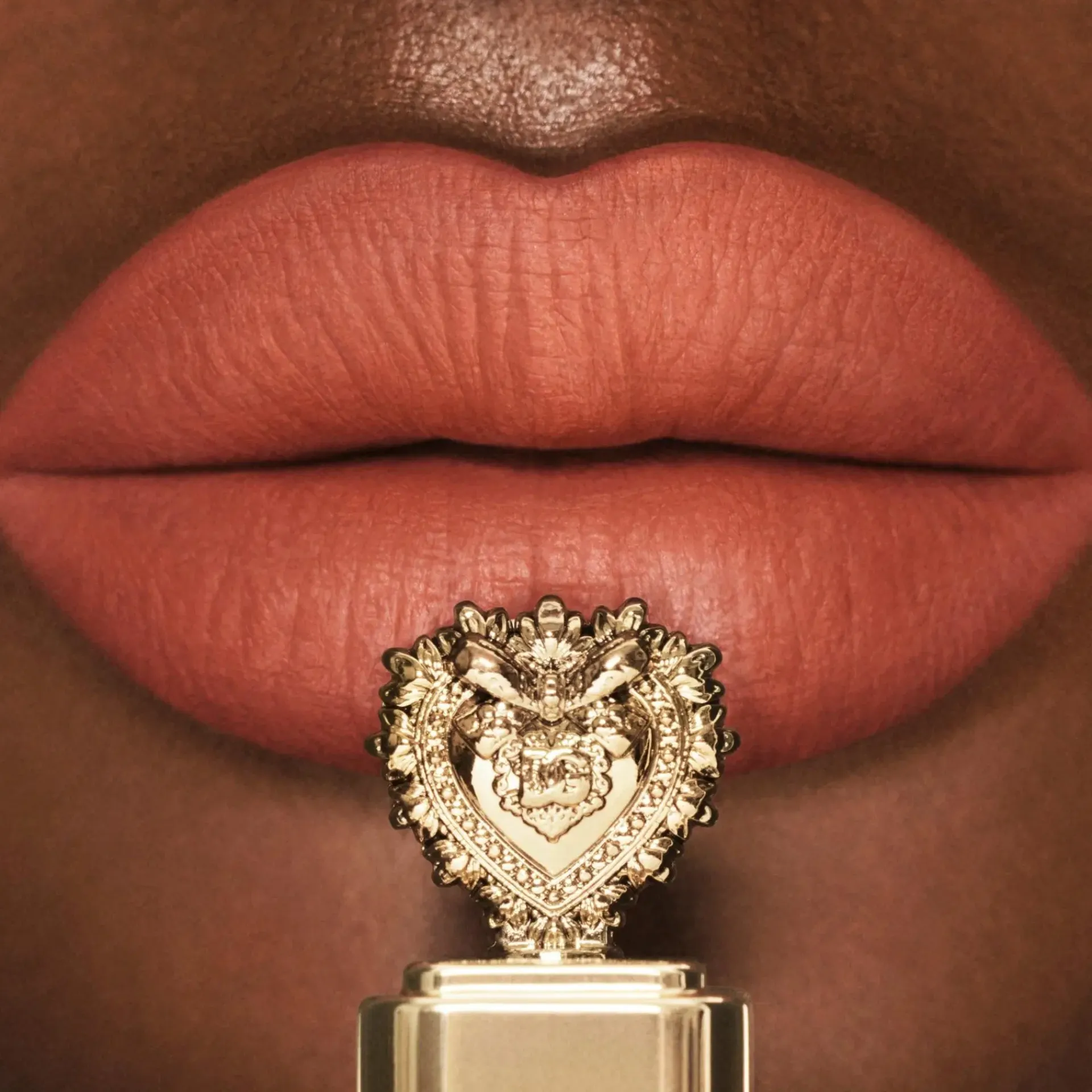 Dolce u0026 Gabbana Huulimeikit<Dolce & Gabbana Everkiss Soft Matte Liquid Lipstick huulipuna 5 ml