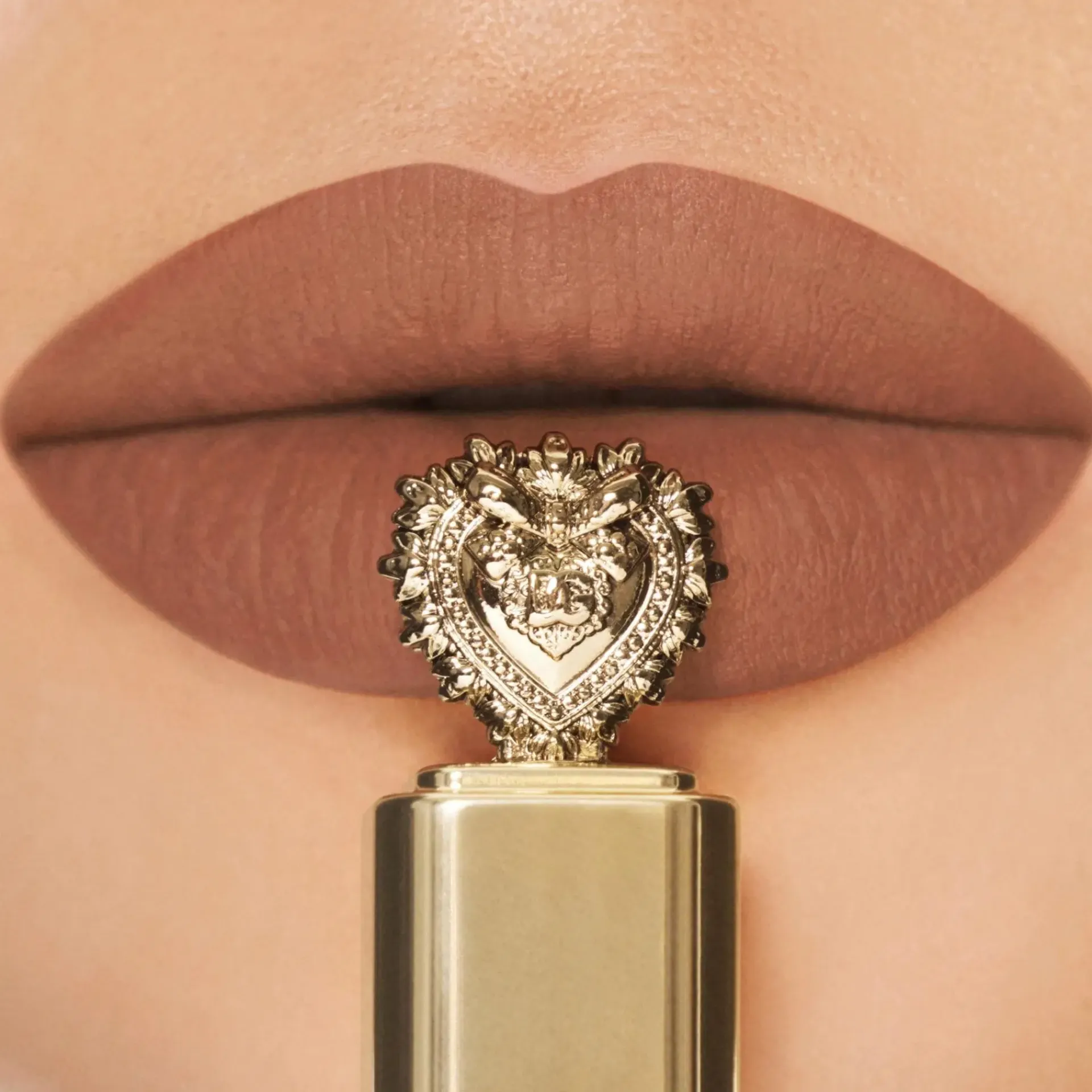 Dolce u0026 Gabbana Huulimeikit<Dolce & Gabbana Everkiss Soft Matte Liquid Lipstick huulipuna 5 ml