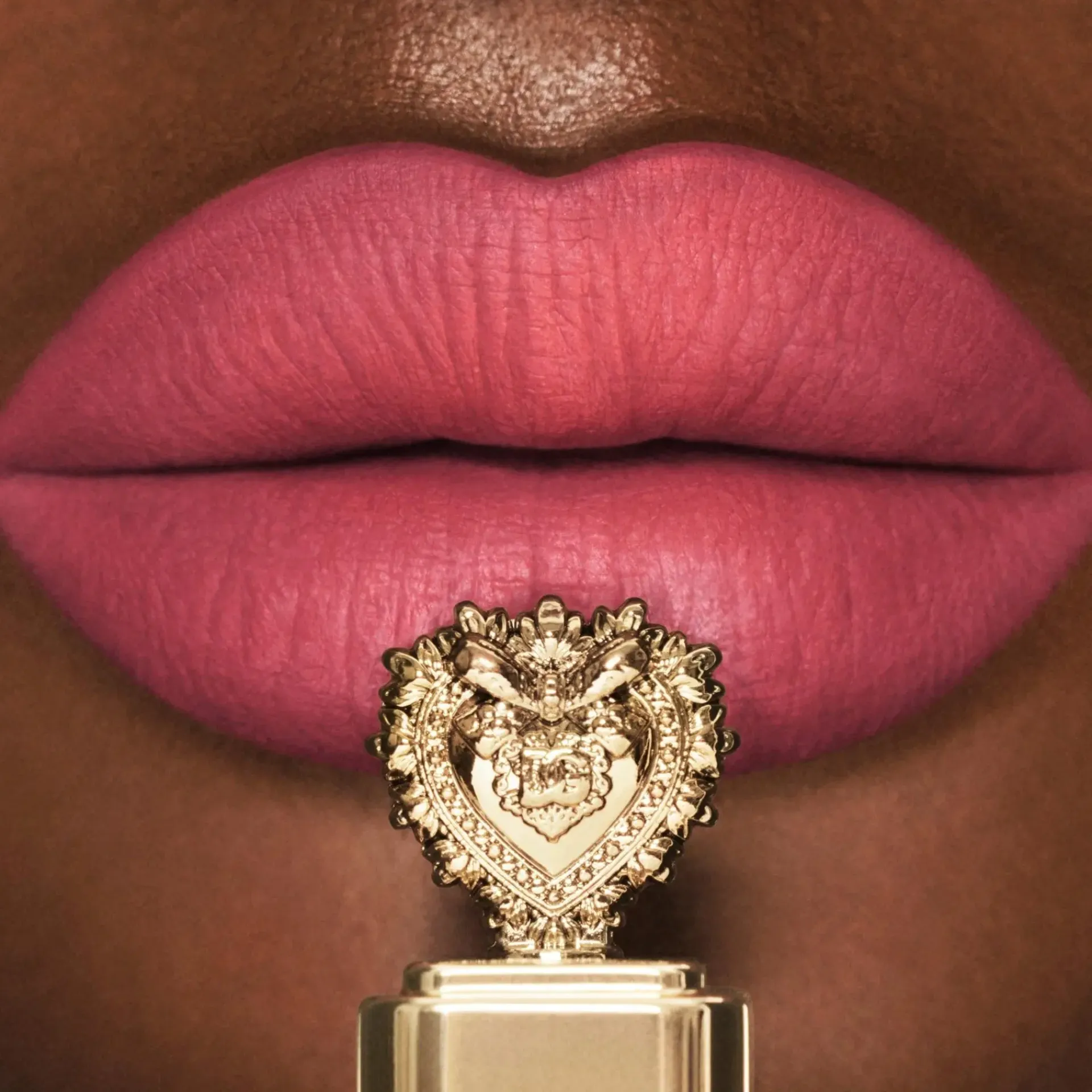 Dolce u0026 Gabbana Huulimeikit<Dolce & Gabbana Everkiss Soft Matte Liquid Lipstick huulipuna 5 ml