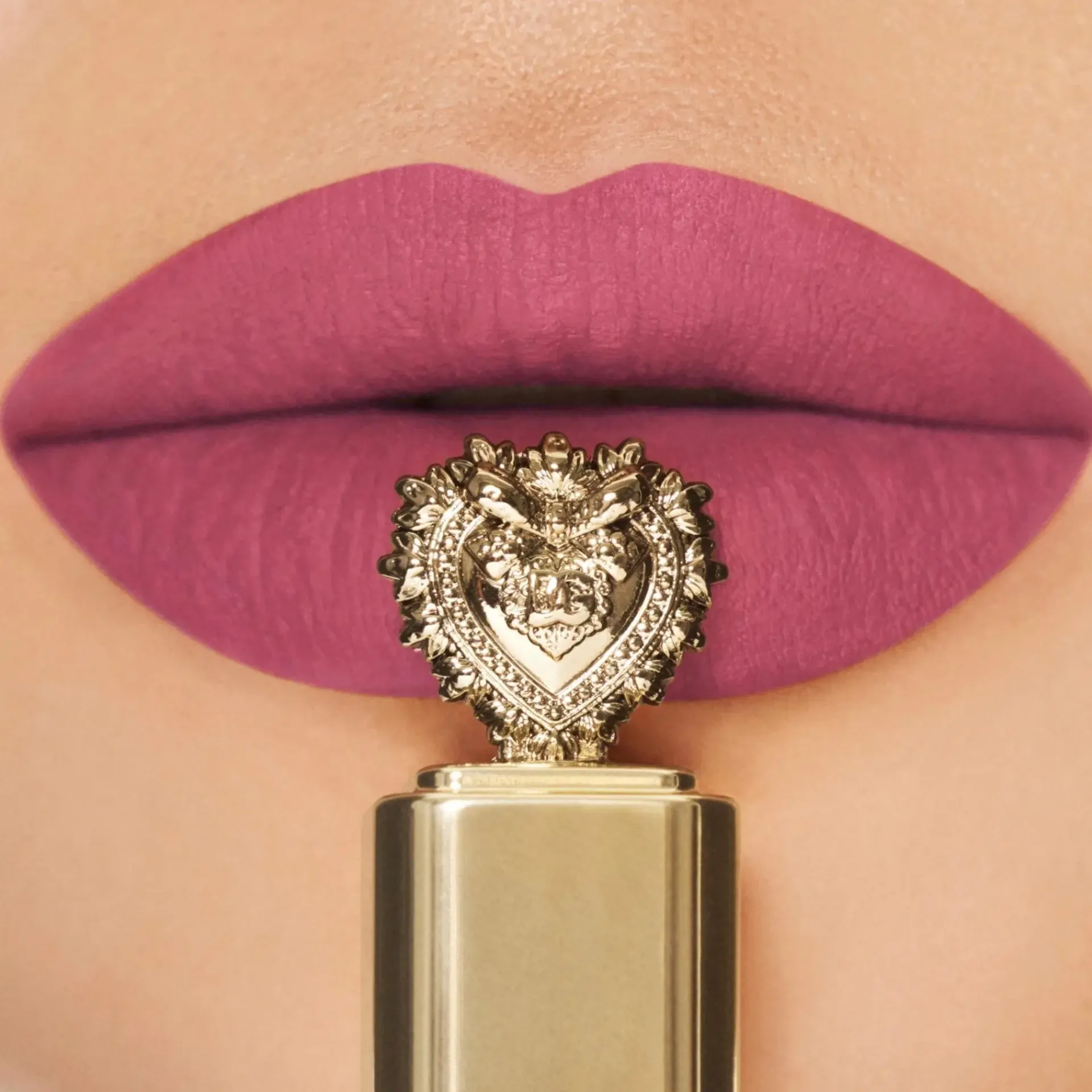Dolce u0026 Gabbana Huulimeikit<Dolce & Gabbana Everkiss Soft Matte Liquid Lipstick huulipuna 5 ml