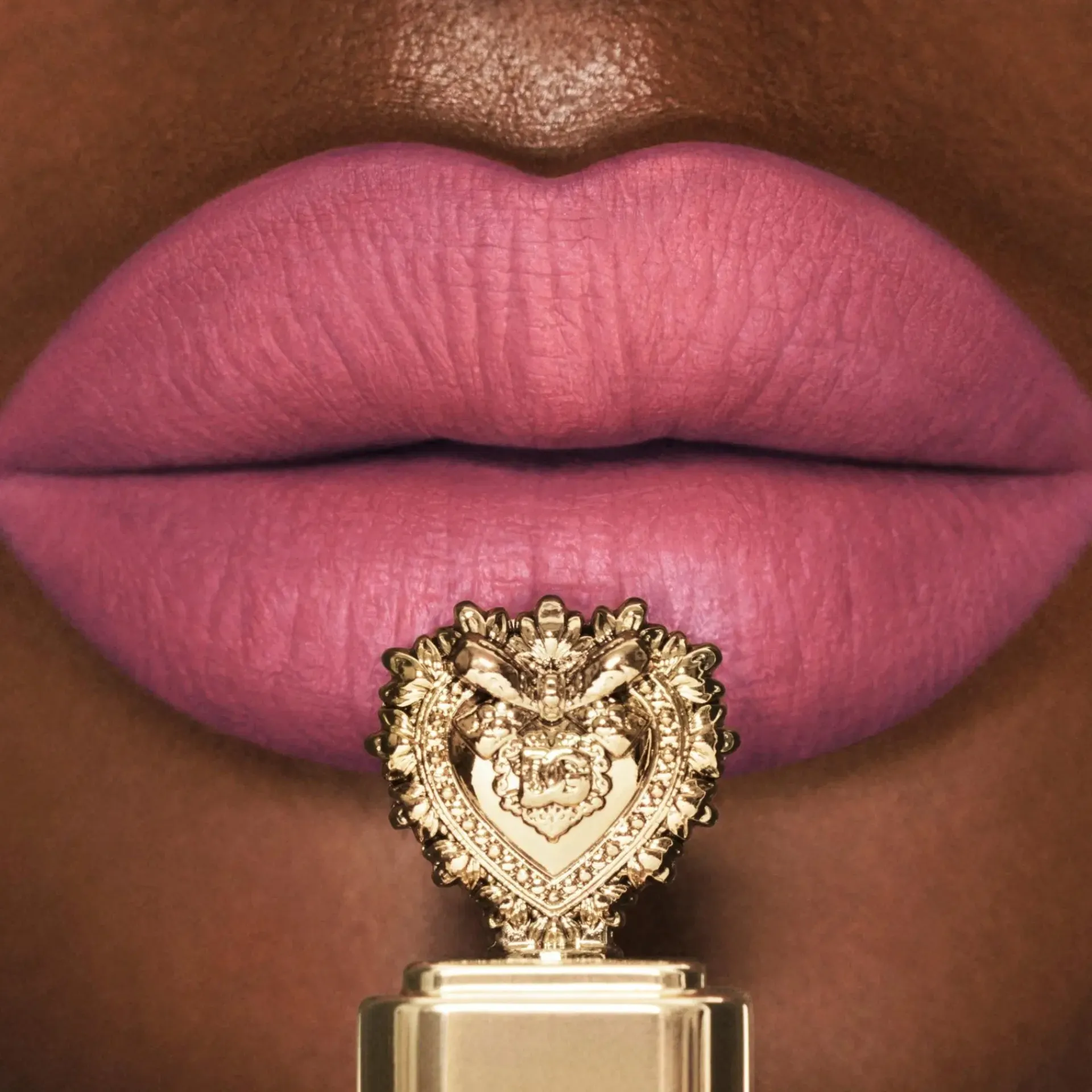 Dolce u0026 Gabbana Huulimeikit<Dolce & Gabbana Everkiss Soft Matte Liquid Lipstick huulipuna 5 ml