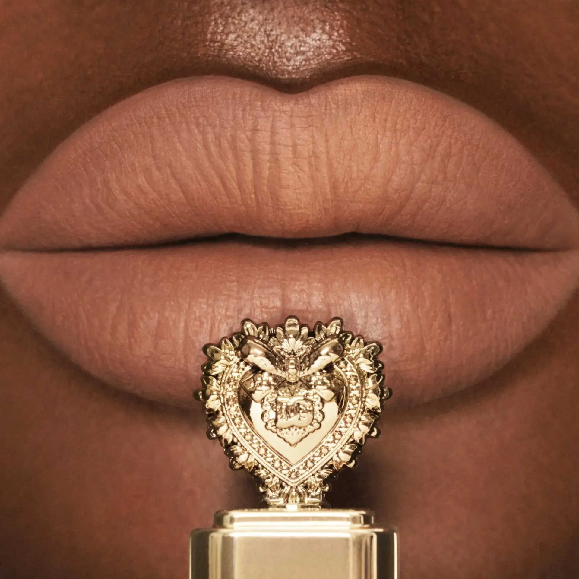 Dolce u0026 Gabbana Huulimeikit<Dolce & Gabbana Everkiss Soft Matte Liquid Lipstick huulipuna 5 ml