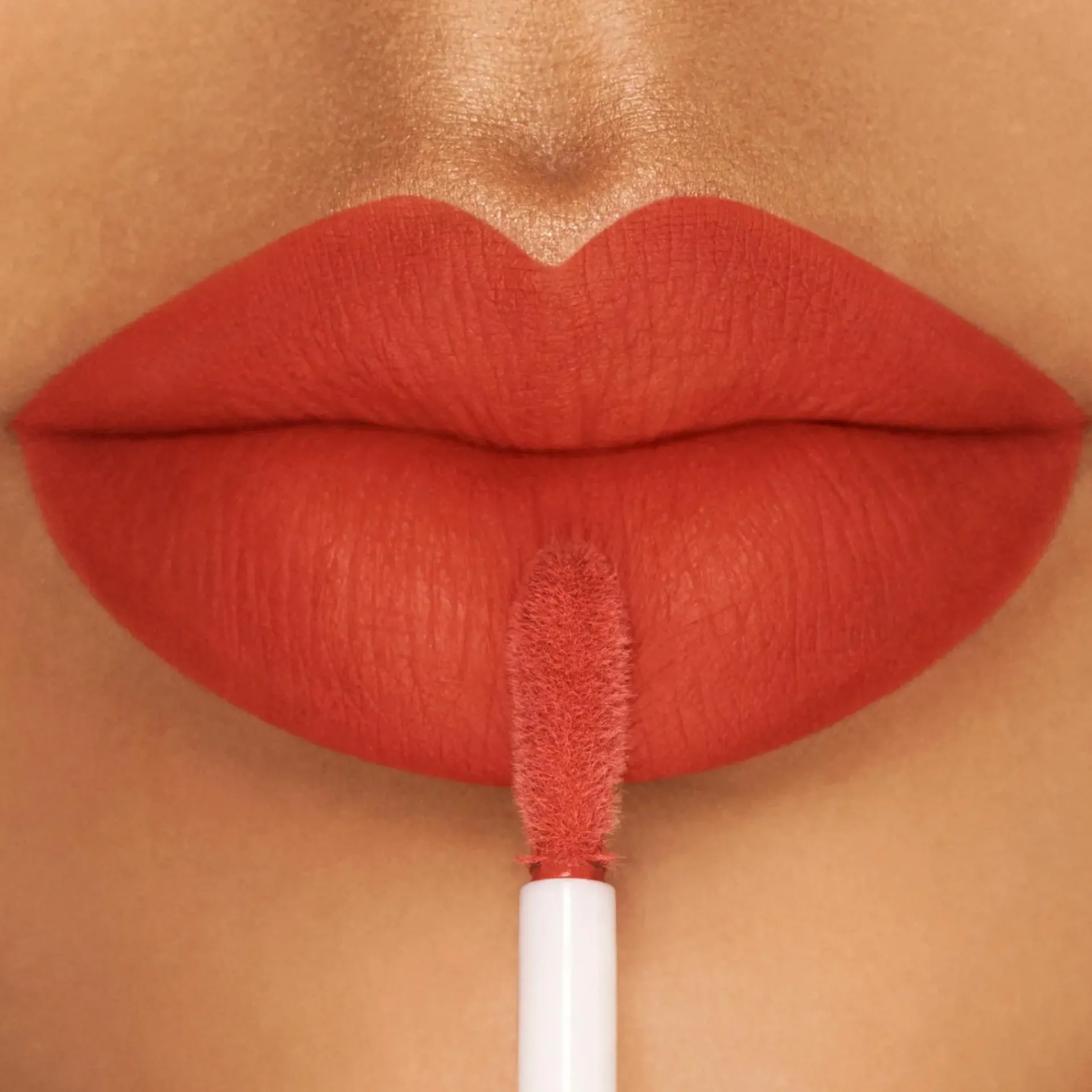 Dolce u0026 Gabbana Huulimeikit<Dolce & Gabbana Everkiss Soft Matte Liquid Lipstick huulipuna 5 ml