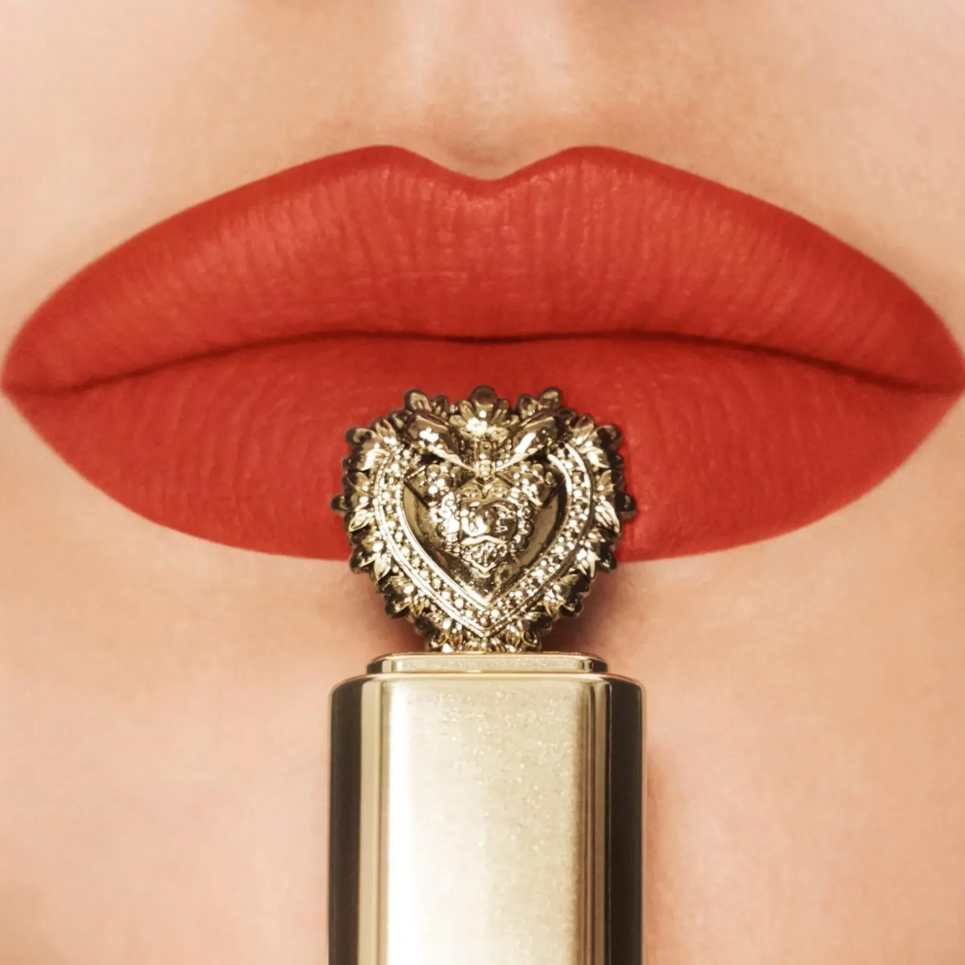 Dolce u0026 Gabbana Huulimeikit<Dolce & Gabbana Everkiss Soft Matte Liquid Lipstick huulipuna 5 ml