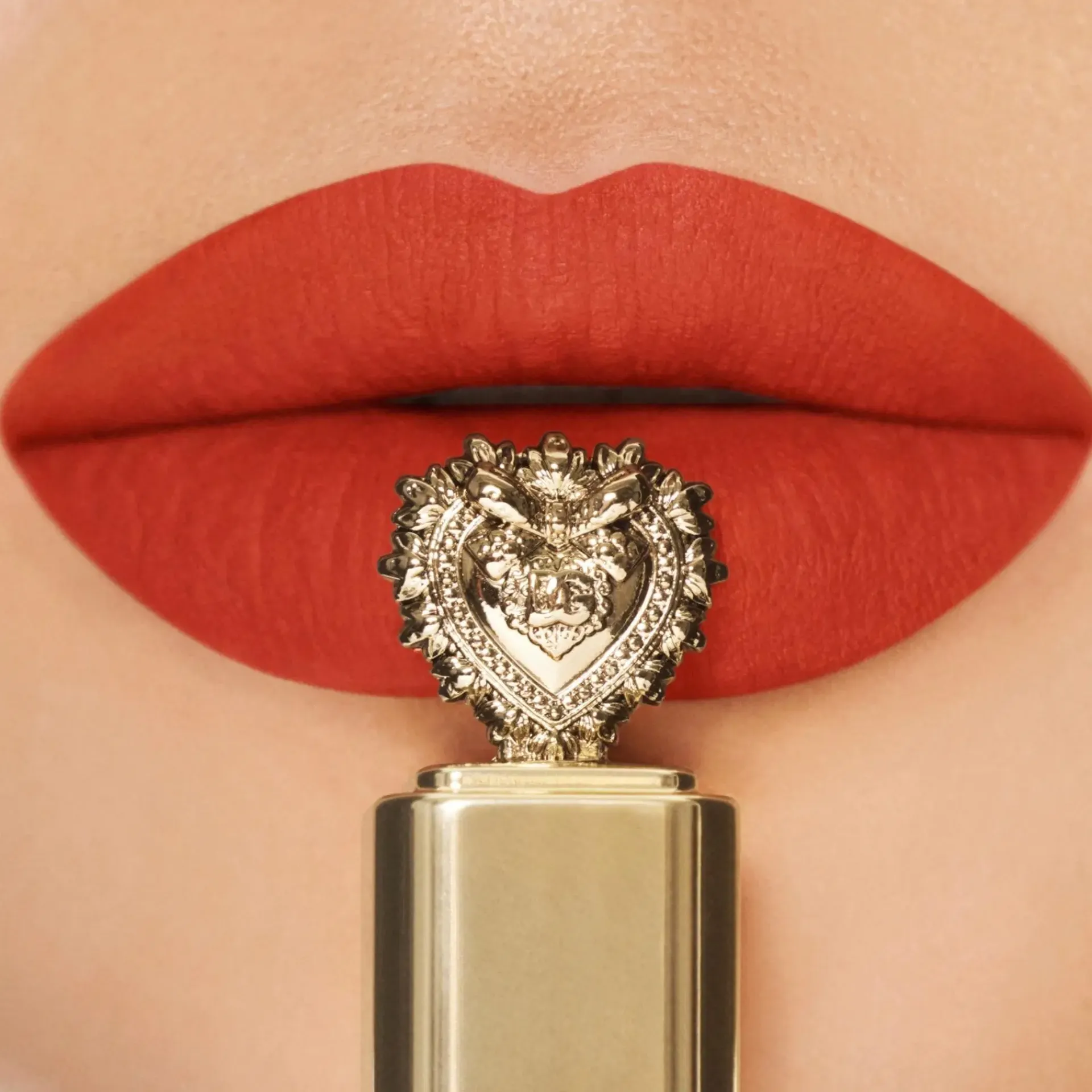 Dolce u0026 Gabbana Huulimeikit<Dolce & Gabbana Everkiss Soft Matte Liquid Lipstick huulipuna 5 ml