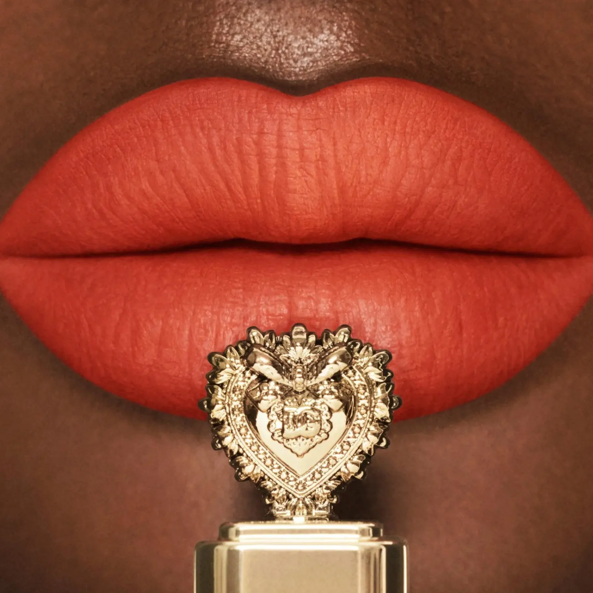 Dolce u0026 Gabbana Huulimeikit<Dolce & Gabbana Everkiss Soft Matte Liquid Lipstick huulipuna 5 ml