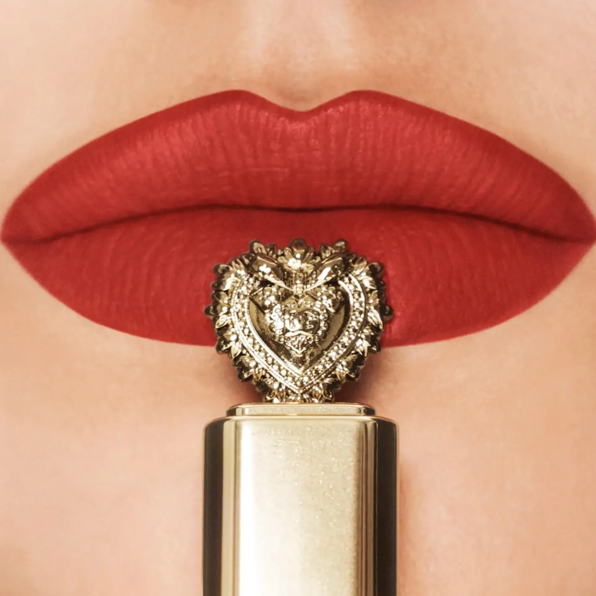 Dolce u0026 Gabbana Huulimeikit<Dolce & Gabbana Everkiss Soft Matte Liquid Lipstick huulipuna 5 ml