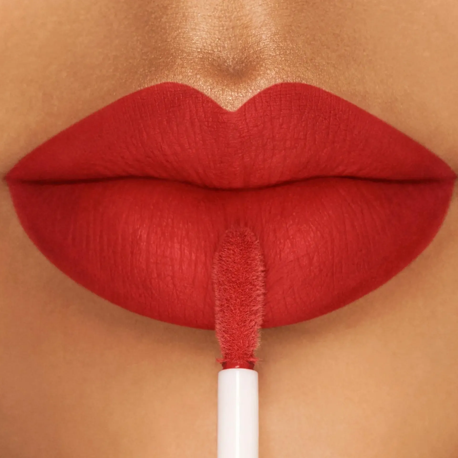 Dolce u0026 Gabbana Huulimeikit<Dolce & Gabbana Everkiss Soft Matte Liquid Lipstick huulipuna 5 ml