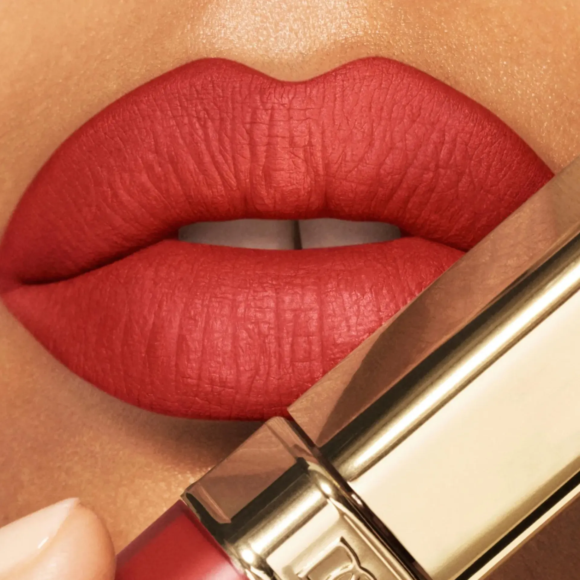 Dolce u0026 Gabbana Huulimeikit<Dolce & Gabbana Everkiss Soft Matte Liquid Lipstick huulipuna 5 ml