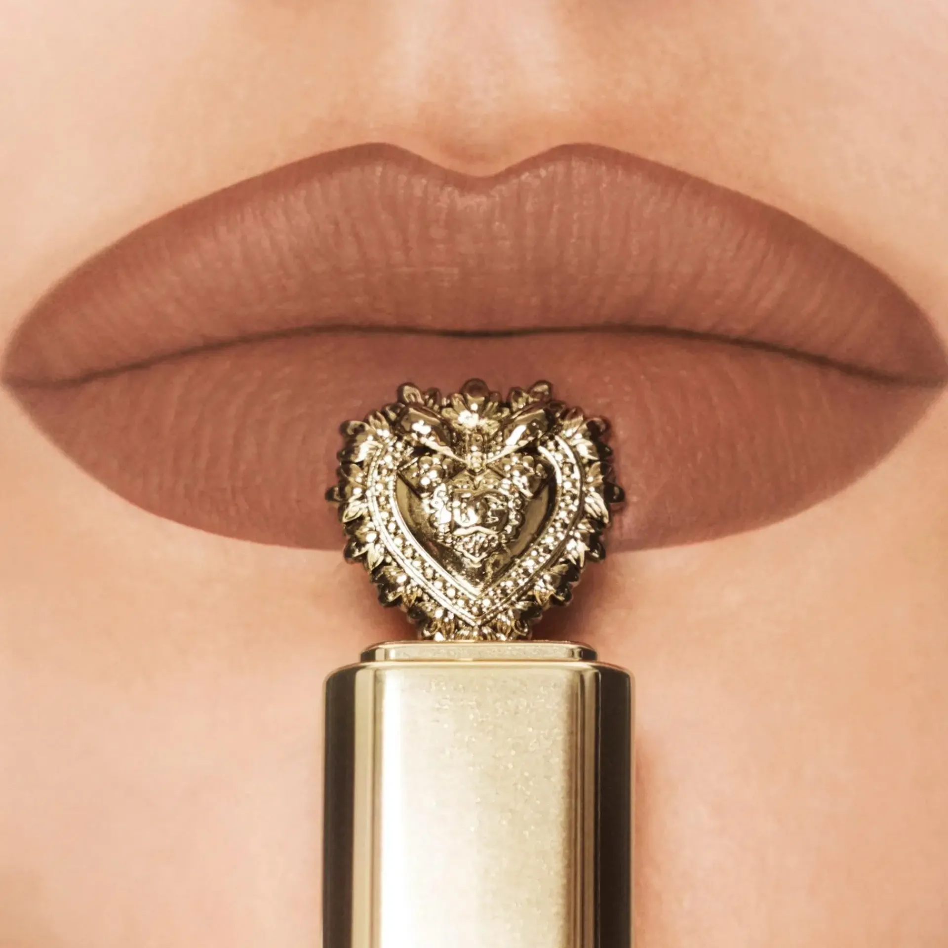 Dolce u0026 Gabbana Huulimeikit<Dolce & Gabbana Everkiss Soft Matte Liquid Lipstick huulipuna 5 ml
