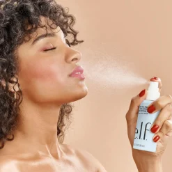 e.l.f. Kasvomeikit<cosmetics Dewy Coconut Setting Mist meikinkiinnityssuihke 80 ml
