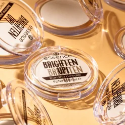 Essence Kasvomeikit<BRIGHTEN UP! Banana powder puuteri 9 g 20 bababanana