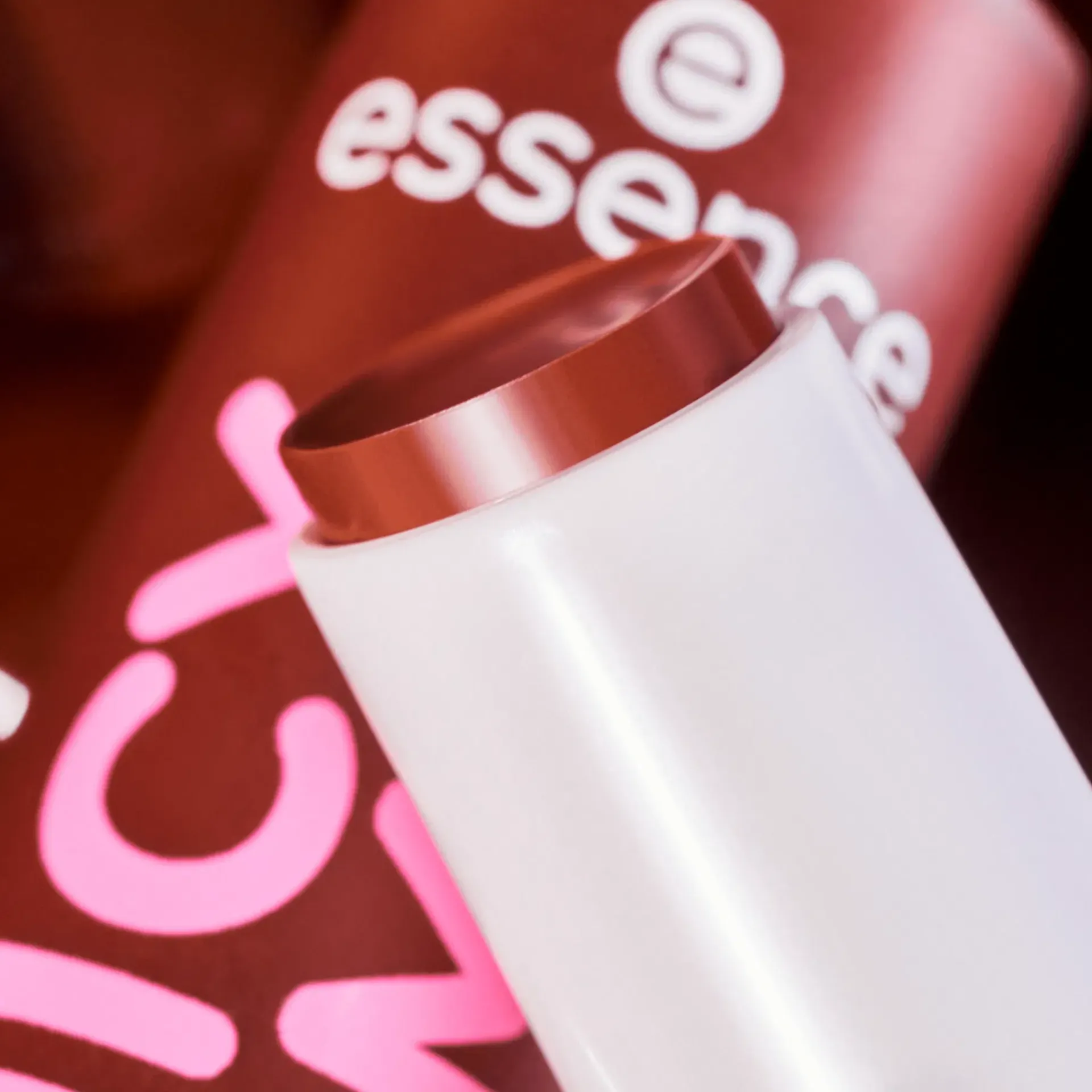 Essence Huulimeikit<JUICY BOMB glossy butter balm 05 Choco-lot To Handle 2.5 g