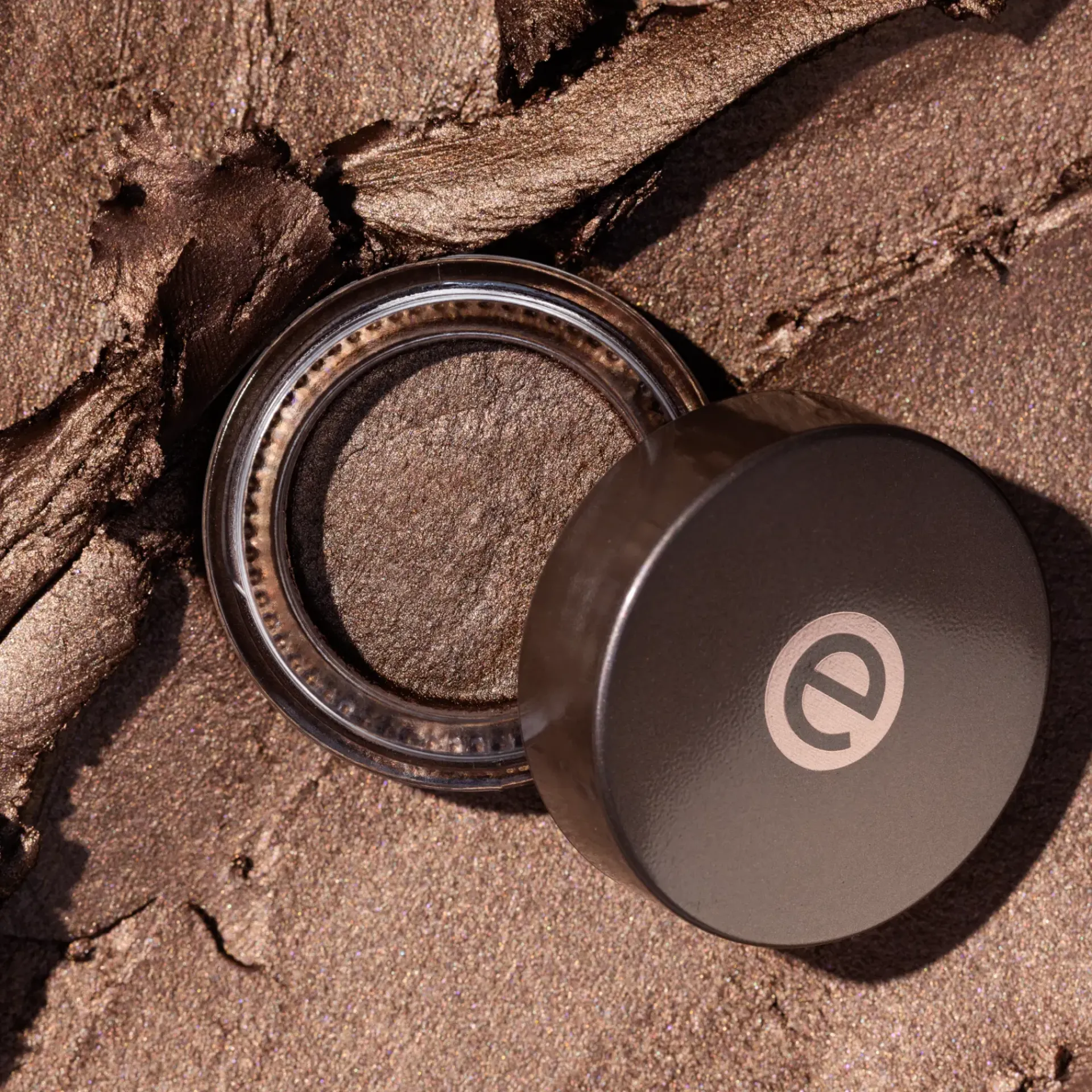 Essence Silmämeikit<voidemainen luomiväri 04