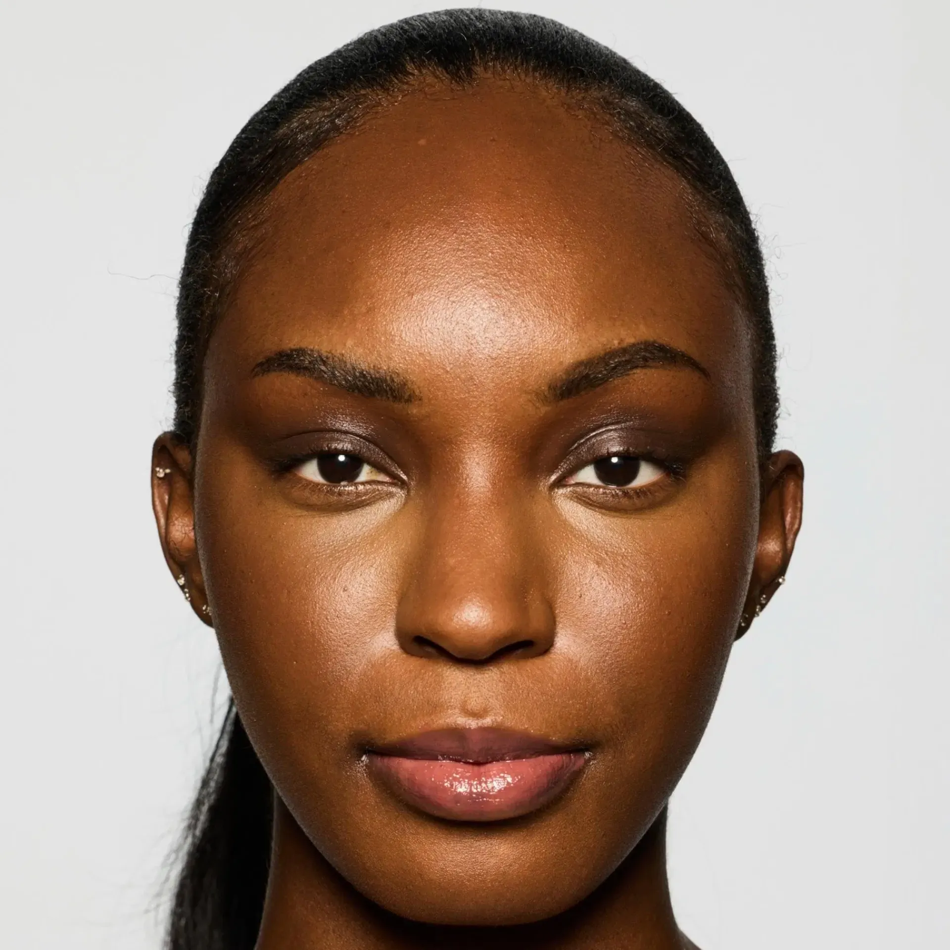 Fenty Beauty Kasvomeikit<Bright Fix Instant Brightening + Blurring Powder puuteri 8.50g