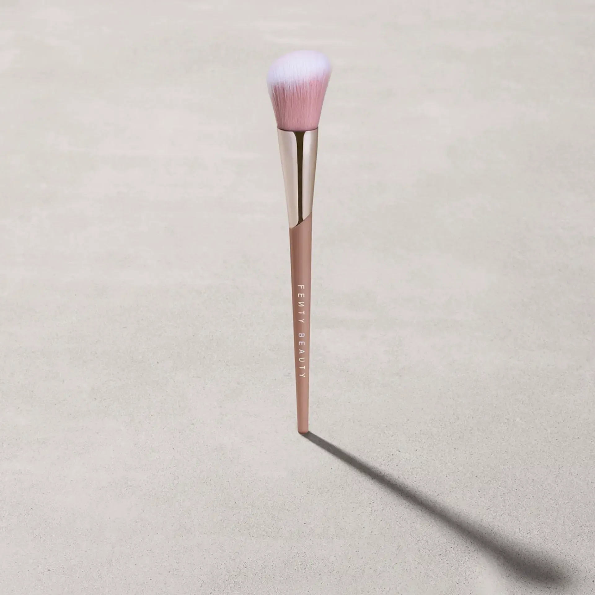 Fenty Beauty Meikkisiveltimet Ja -Välineet<Brush & Tools Blush Brush 155 sivellin