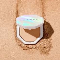Fenty Beauty Kasvomeikit<Demi'Glow Light-Diffusing Highlighter korostuspuuteri 3,5 g