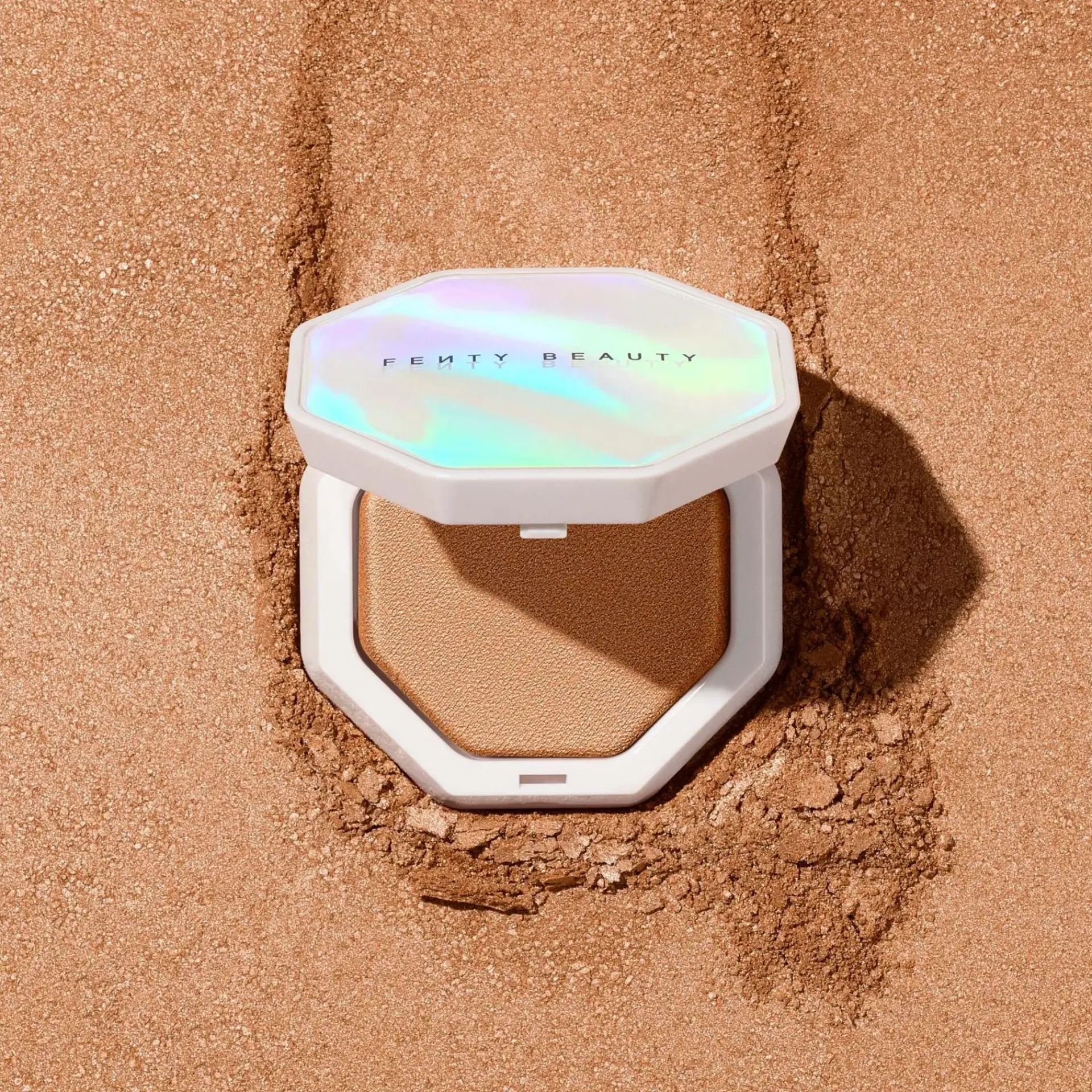 Fenty Beauty Kasvomeikit<Demi'Glow Light-Diffusing Highlighter korostuspuuteri 3,5 g