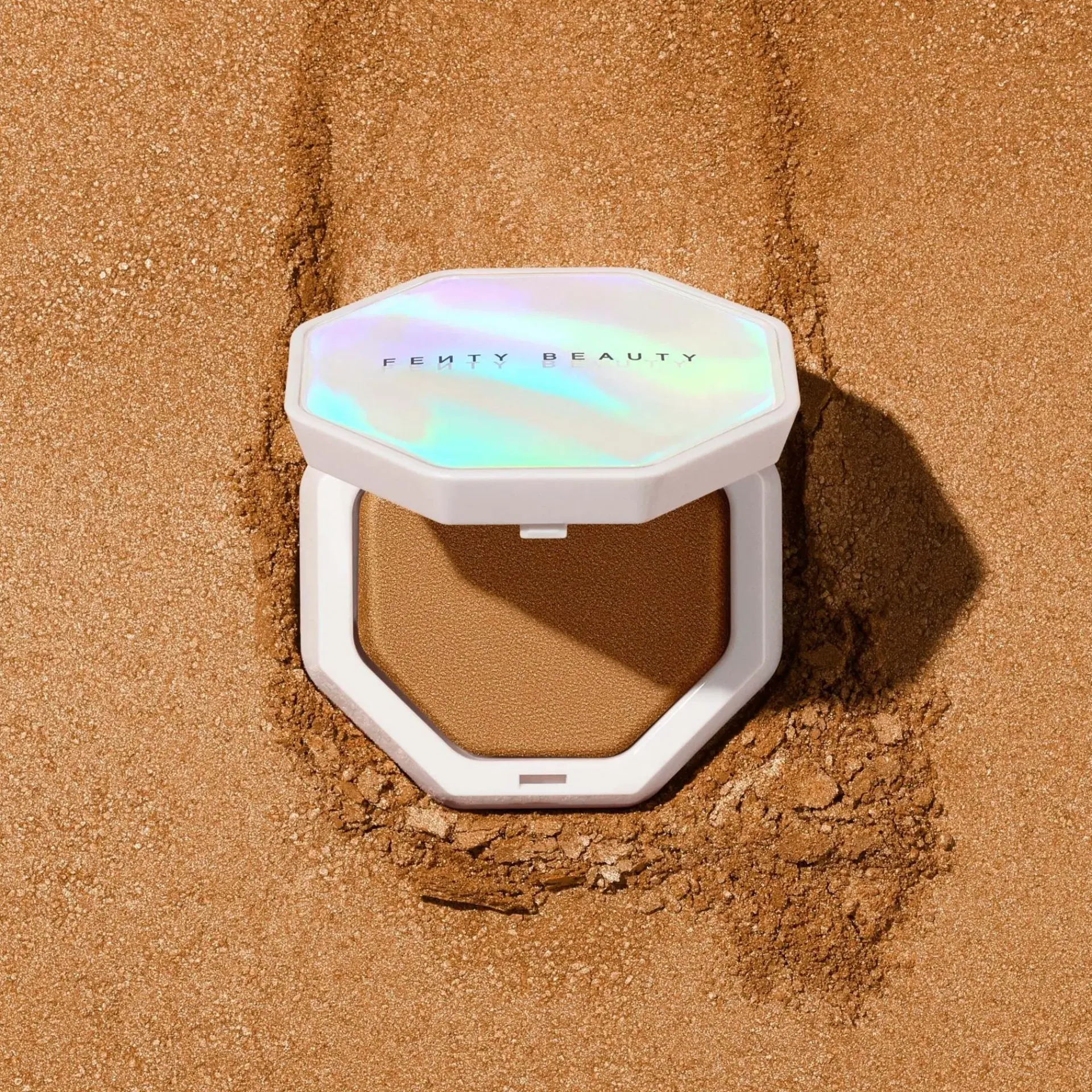 Fenty Beauty Kasvomeikit<Demi'Glow Light-Diffusing Highlighter korostuspuuteri 3,5 g