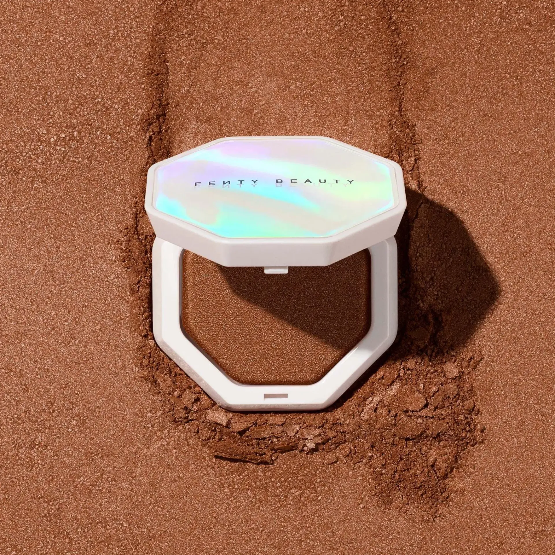 Fenty Beauty Kasvomeikit<Demi'Glow Light-Diffusing Highlighter korostuspuuteri 3,5 g
