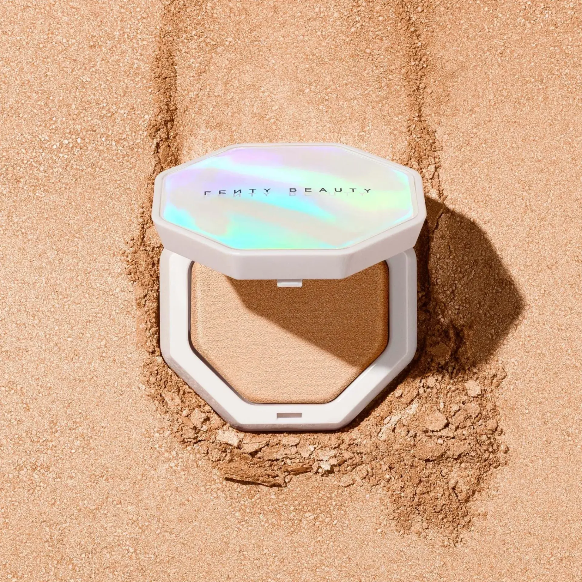 Fenty Beauty Kasvomeikit<Demi'Glow Light-Diffusing Highlighter korostuspuuteri 3,5 g