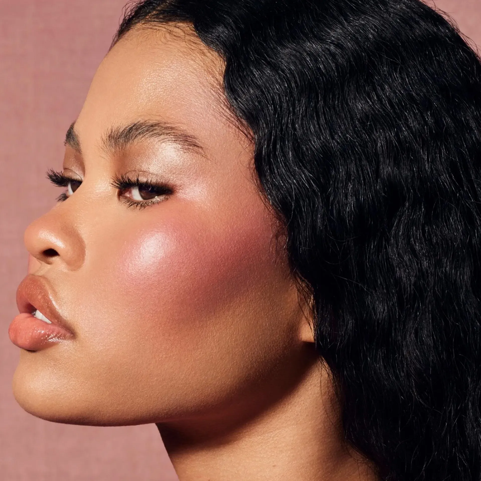 Fenty Beauty Kasvomeikit<Fenty Cheeks Suede Powder Blush poskipuna 4 g