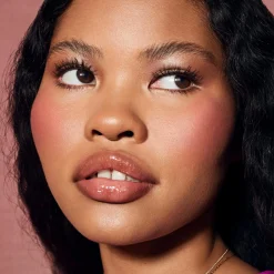 Fenty Beauty Kasvomeikit<Fenty Cheeks Suede Powder Blush poskipuna 4 g