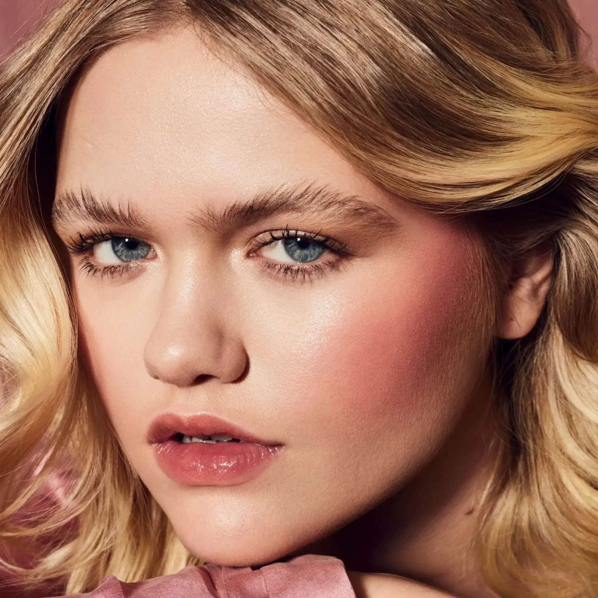 Fenty Beauty Kasvomeikit<Fenty Cheeks Suede Powder Blush poskipuna 4 g