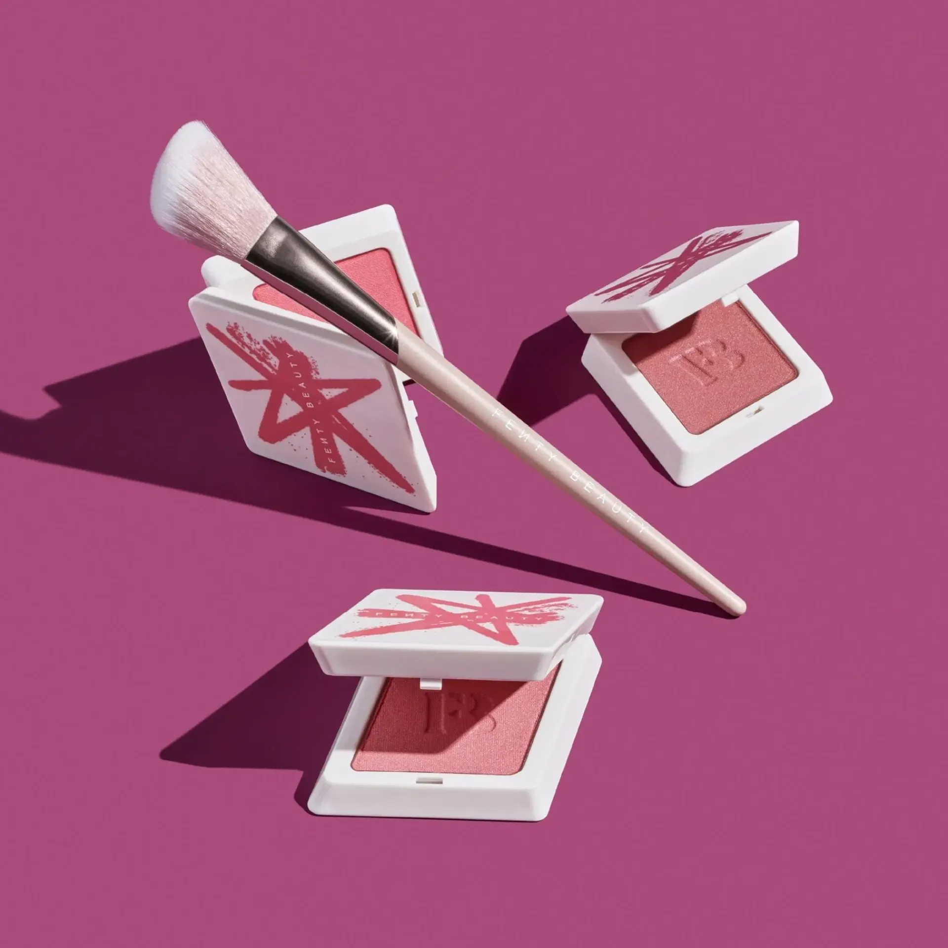 Fenty Beauty Kasvomeikit<Fenty Cheeks Suede Powder Blush poskipuna 4 g