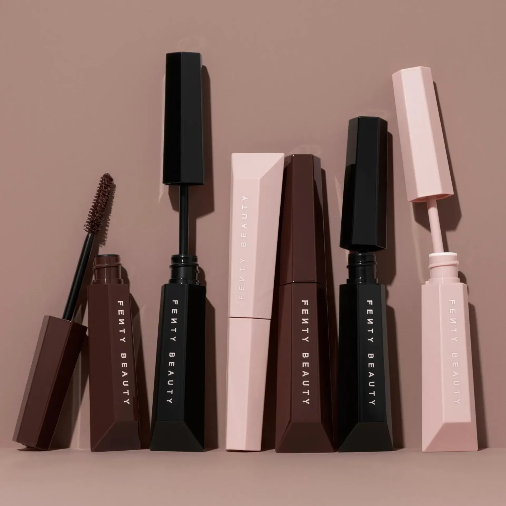Fenty Beauty Silmämeikit<Hella Thicc Volumizing Mascara Brown 10 ml