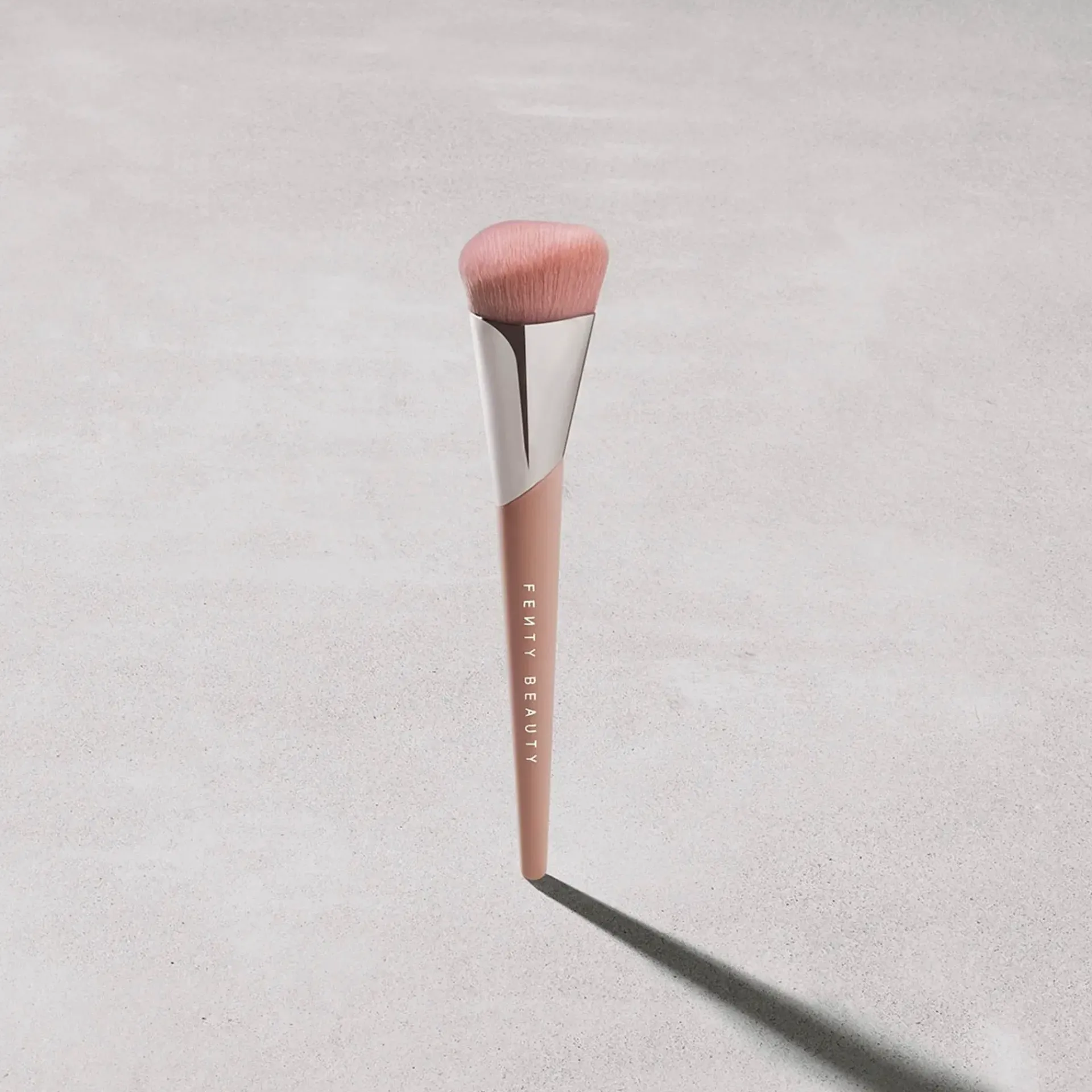 Fenty Beauty Meikkisiveltimet Ja -Välineet<Natural Luminous Foundation Brush meikkivoidesivellin
