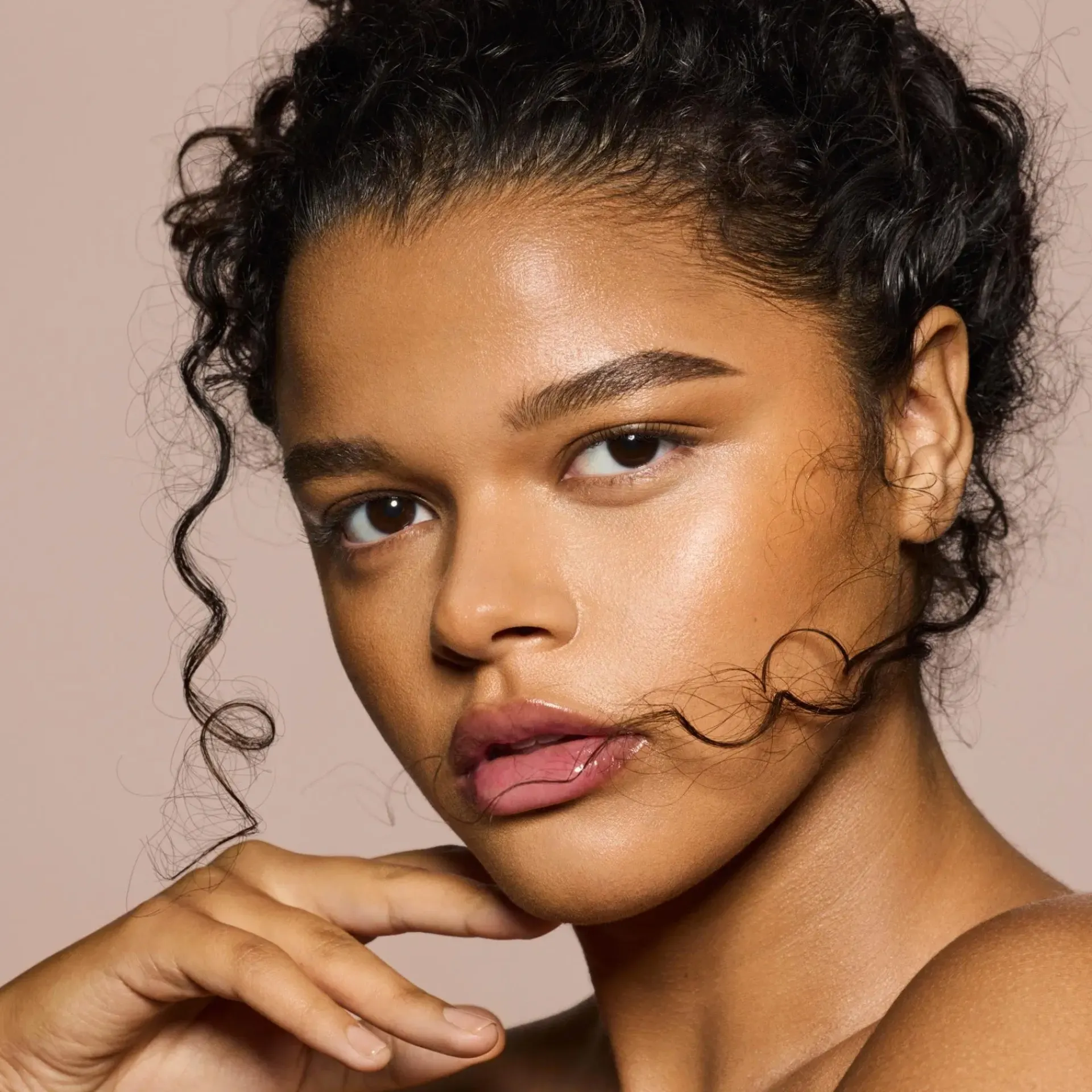 Fenty Beauty Kasvomeikit<Sun Stalk`r Instant Warmth Bronzer aurinkopuuteri 6,23 g
