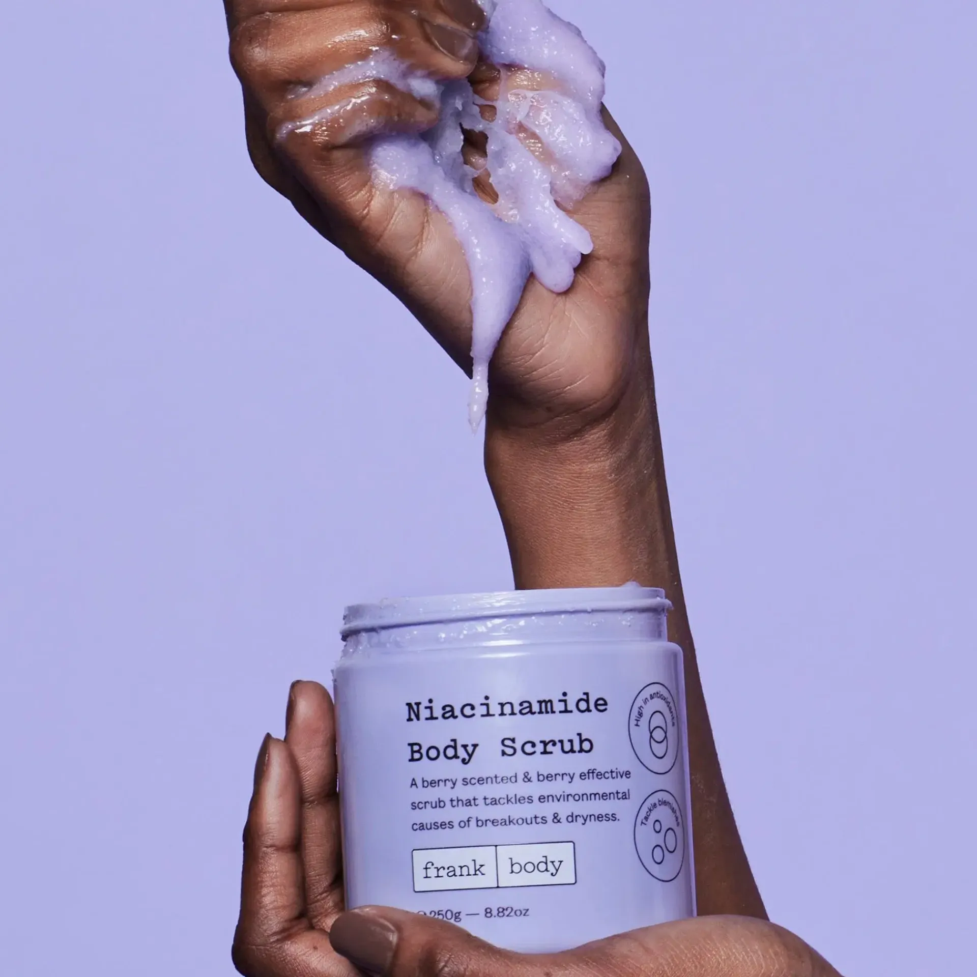 Frank Body Vartalonhoito<Niacinamide Body Scrub vartalokuorinta-aine 250g