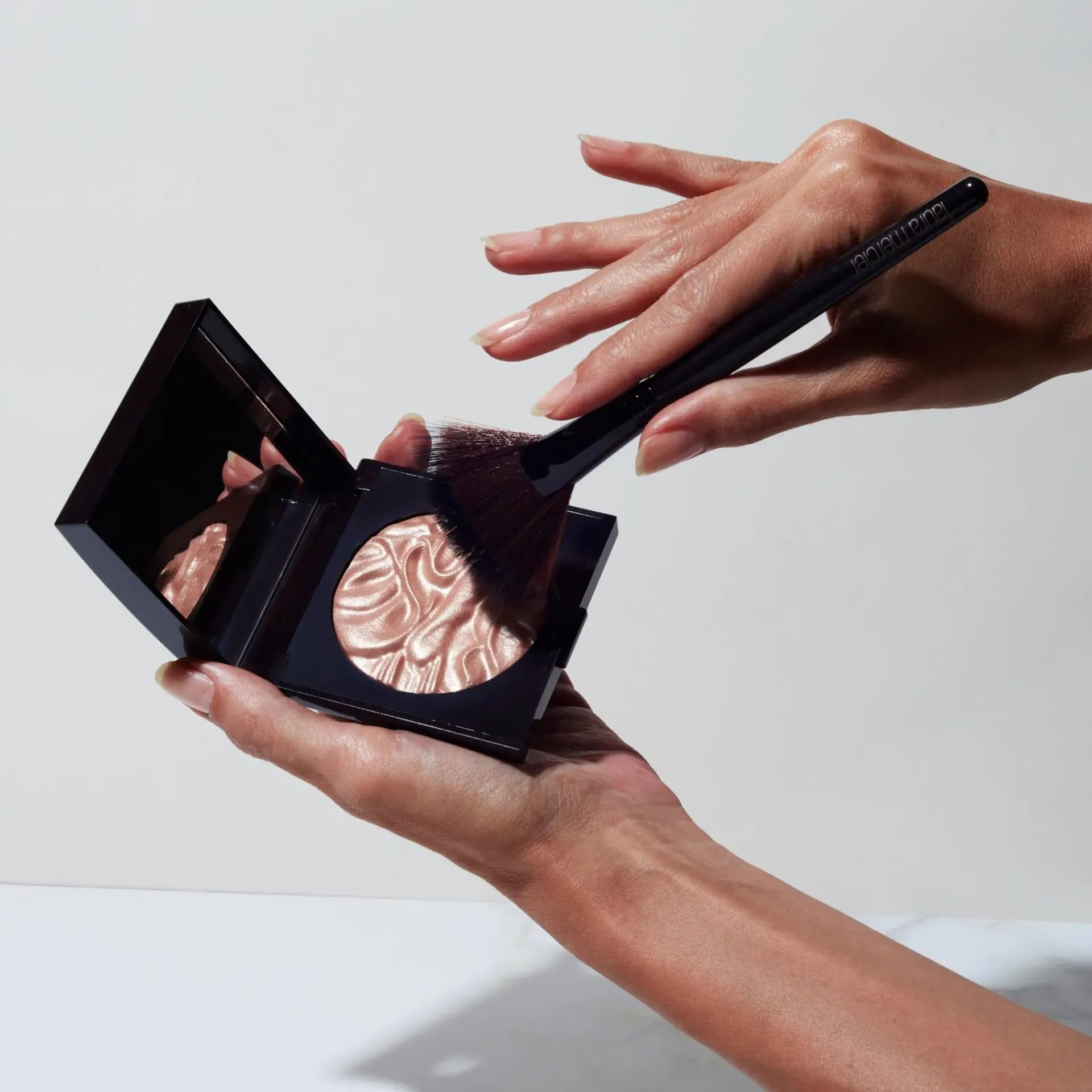 Laura Mercier Kasvomeikit<Face Illuminator Highlighting Powder korostuspuuteri 9 g
