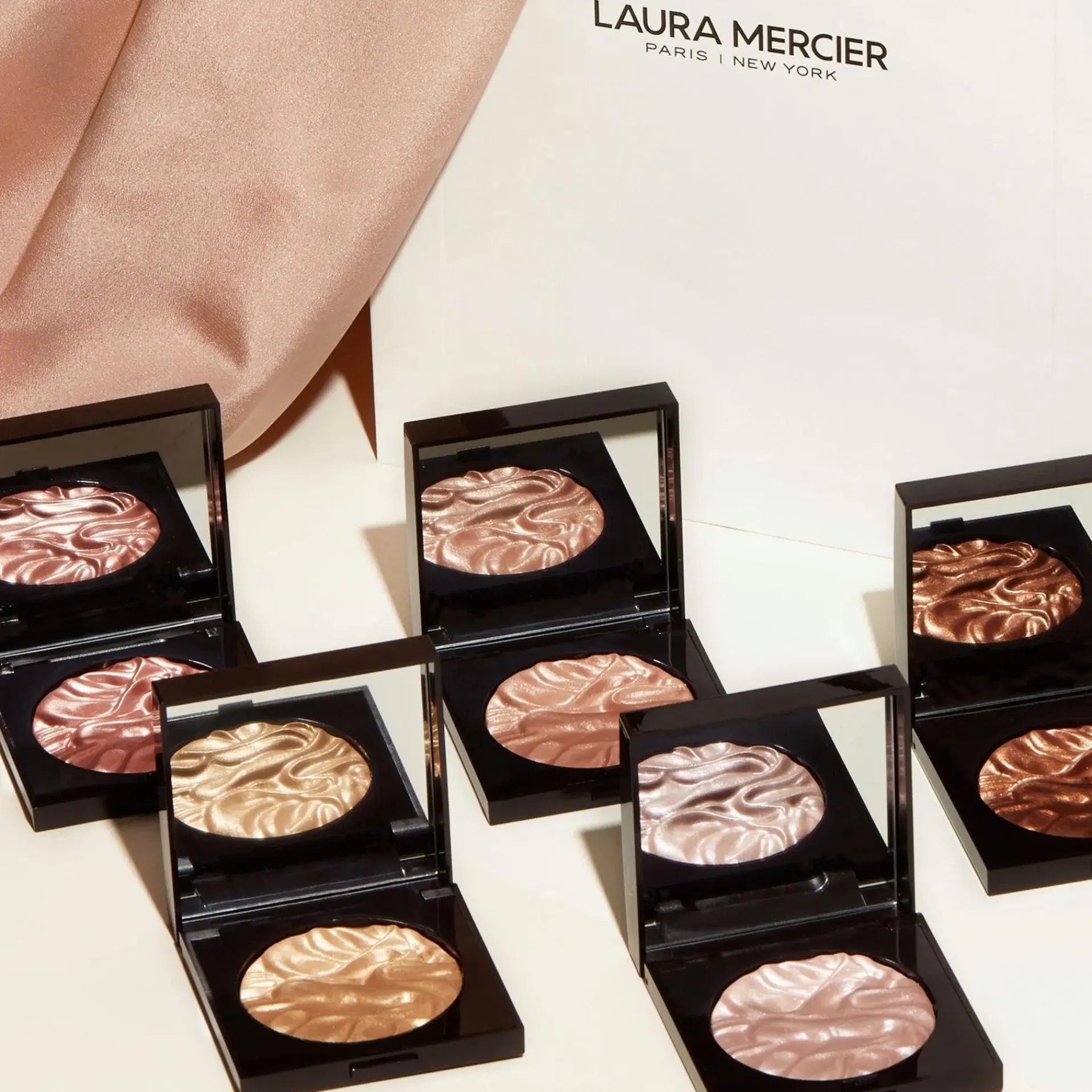 Laura Mercier Kasvomeikit<Face Illuminator Highlighting Powder korostuspuuteri 9 g
