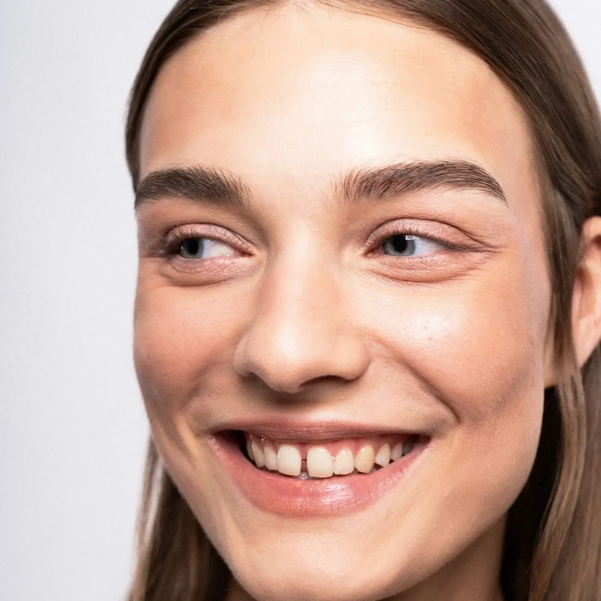 LH Cosmetics Kasvomeikit<Artistick -voidemainen aurinkopuuteri 5,8 g