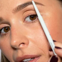 LH Cosmetics Silmämeikit<Infinity Brow Pen -kulmakynä 0,07 g