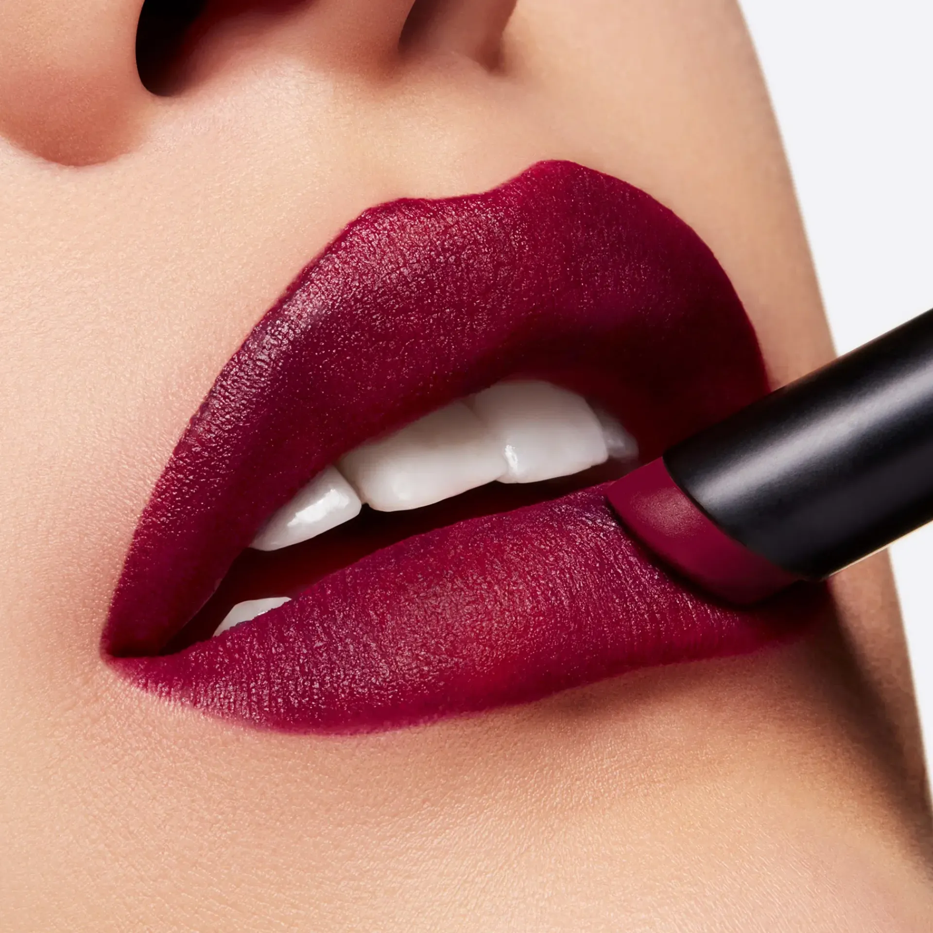 Mac Cosmetics Huulimeikit<MAC Velvet blur lipstick huulipuna 2g
