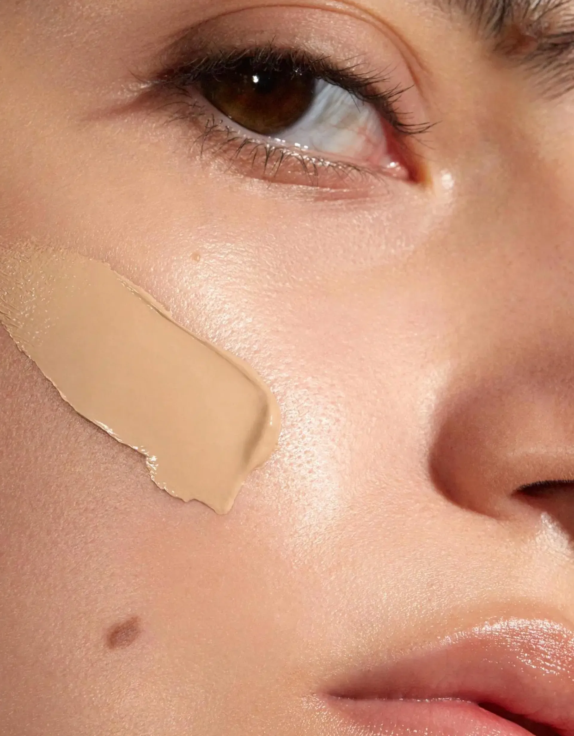 MÁDARA Meikit|Kasvomeikit<Madara Skinonym Semi-Matte Peptide Foundation Peptidimeikkivoide 30 ml