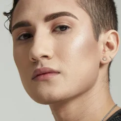 NYX Professional Makeup Kasvomeikit<Highlight & Contour Pro Palette korostusväripaletti 8 x 2,7 g