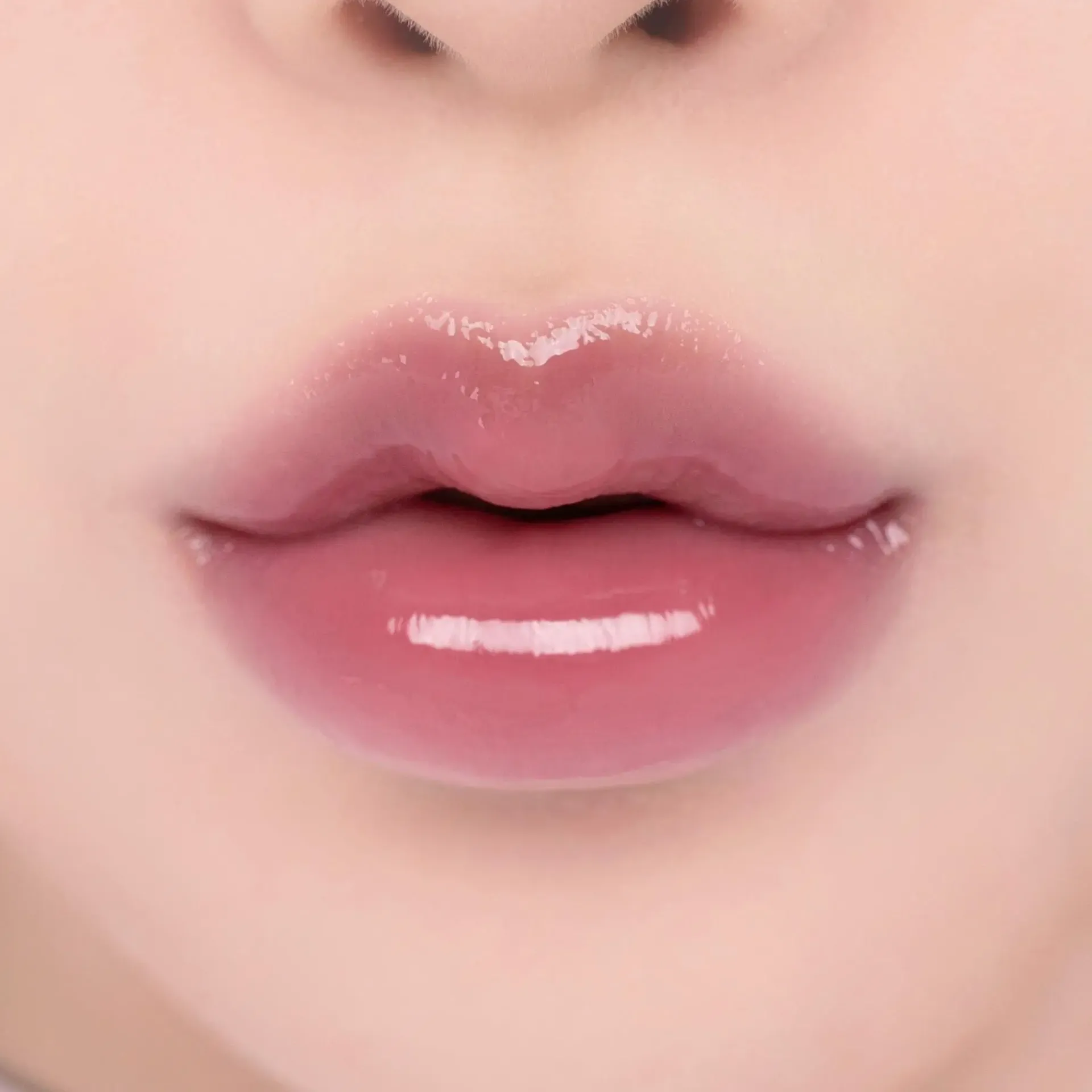 Romu0026nd Huulimeikit<rom&nd GLASTING COLOR GLOSS huulikiilto