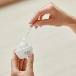 SENSAI J-Beauty|Ihonhoidon Tehoaineet<Absolute Silk Illuminative Cream kasvovoide 40 ml
