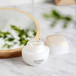 SENSAI J-Beauty|Ihonhoidon Tehoaineet<Absolute Silk Illuminative Cream kasvovoide 40 ml